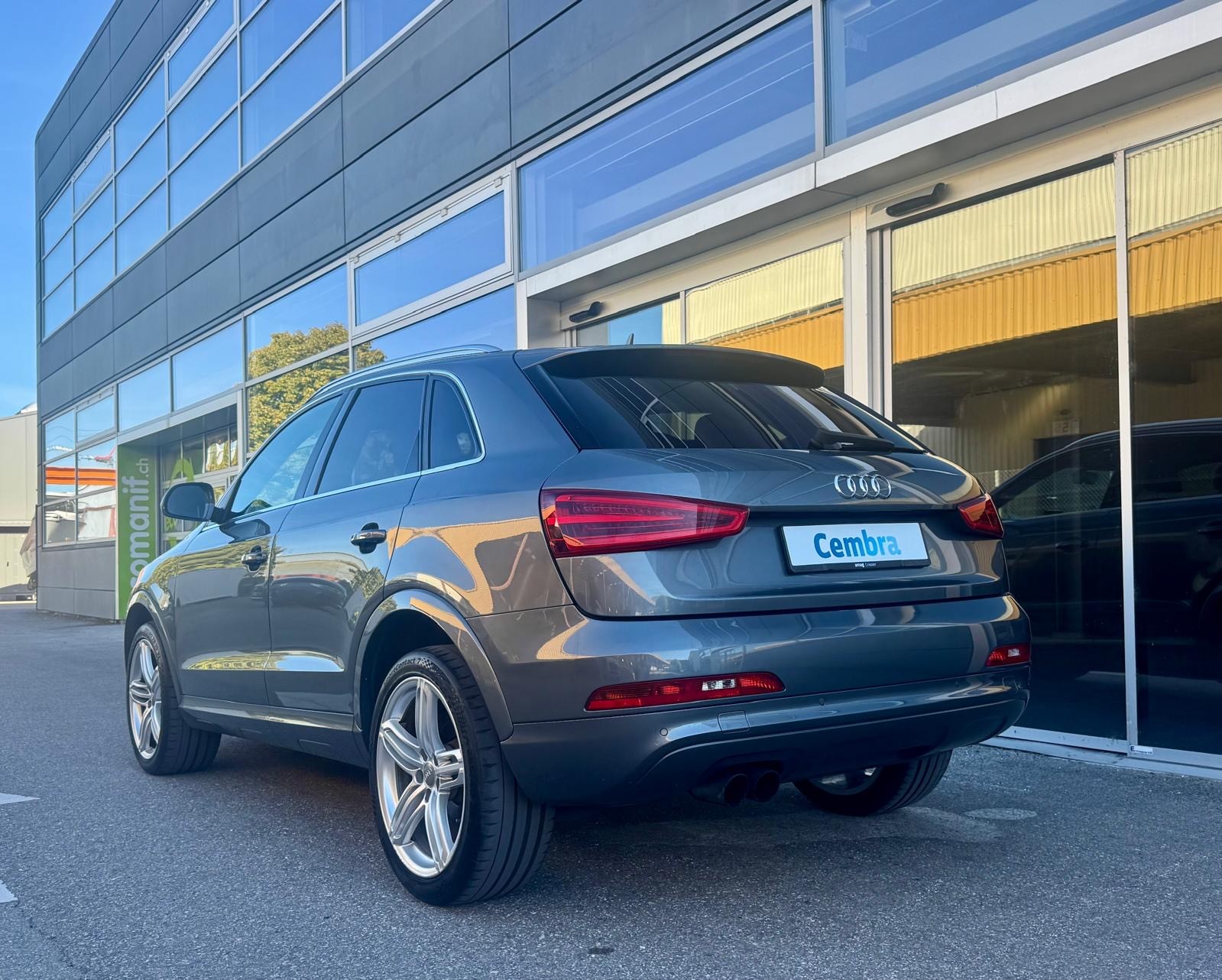 AUDI Q3 2.0 TFSI quattro S-tronic-showroom-element-3