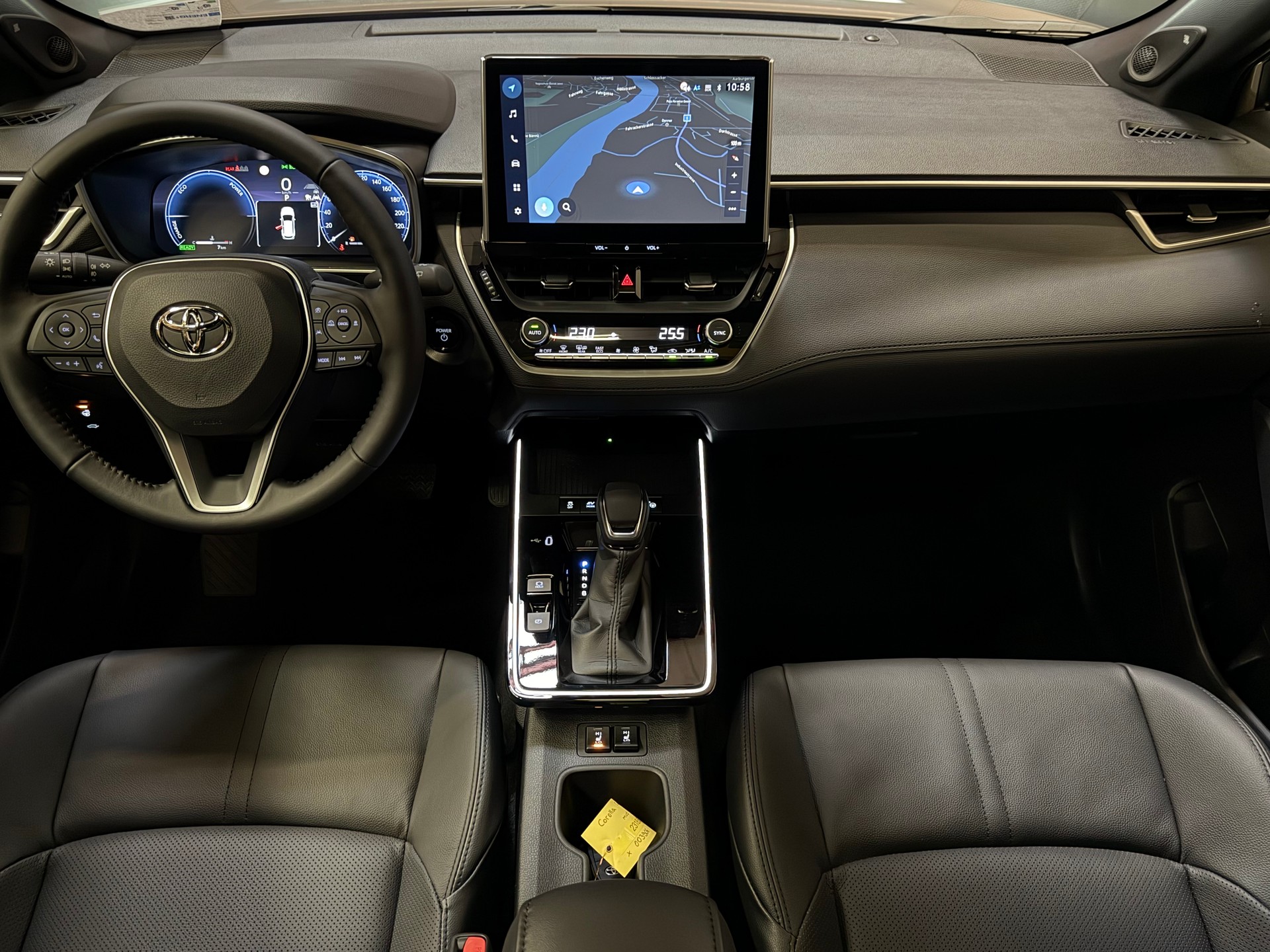 TOYOTA Corolla Cross 2.0 Premium e-CVT AWD-image-16