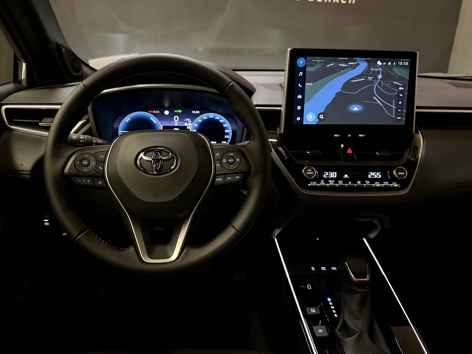 TOYOTA Corolla Cross 2.0 Premium e-CVT AWD-image-17