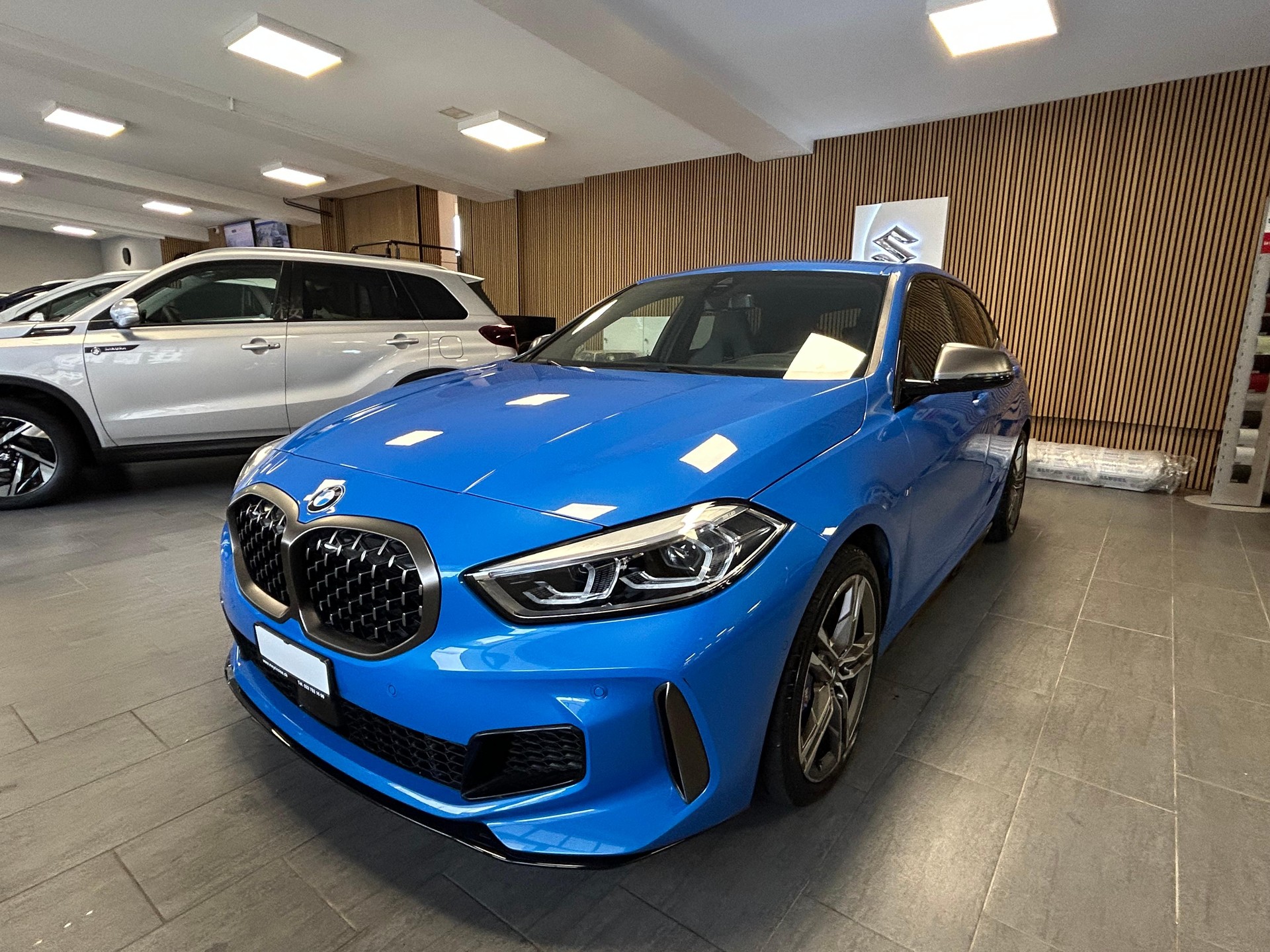 BMW 1er Reihe F40 M135i xDrive-showroom-element-3
