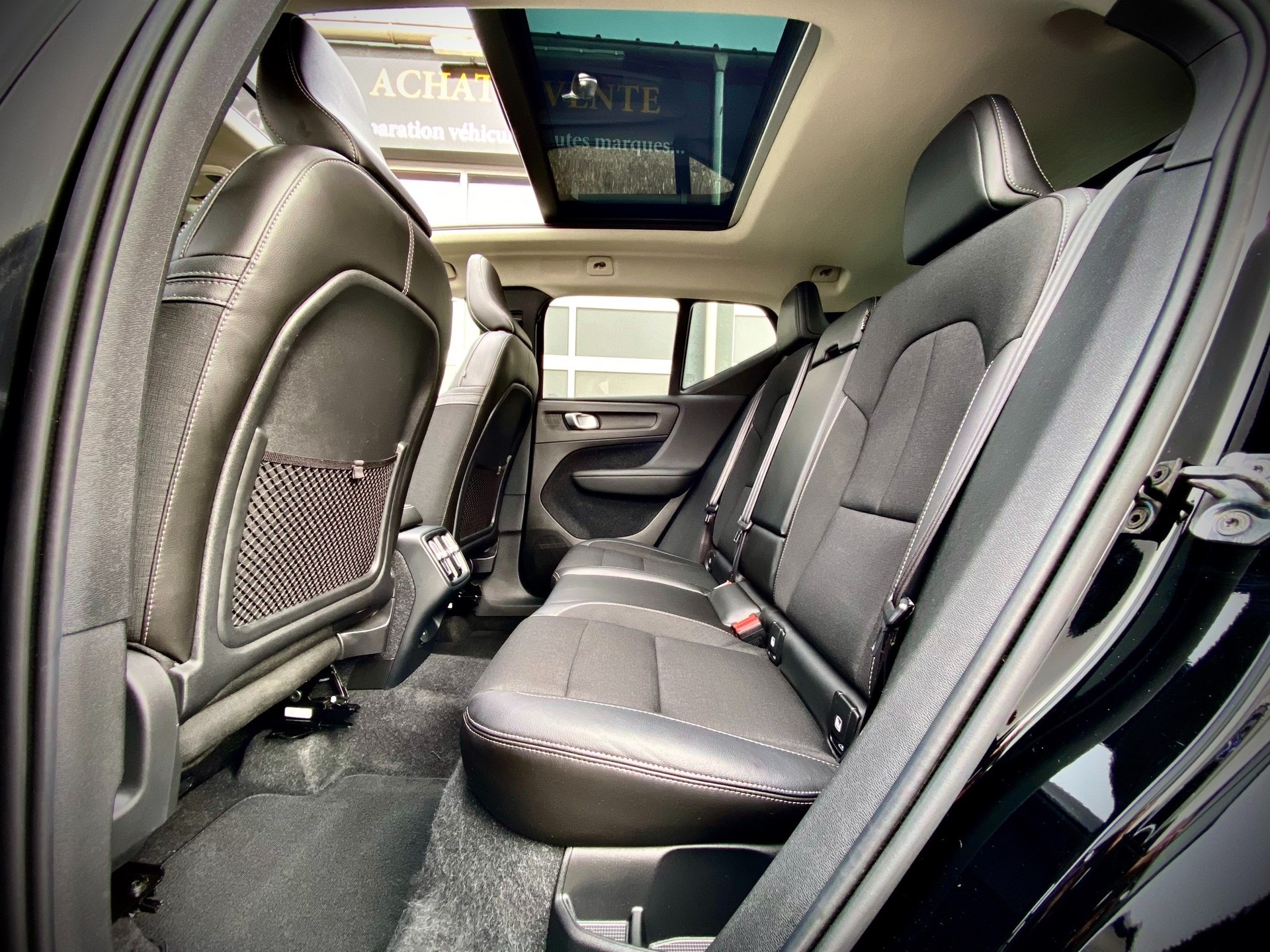 VOLVO XC40 T4 Momentum Geartronic - Véhicule Suisse (CH)-image-11