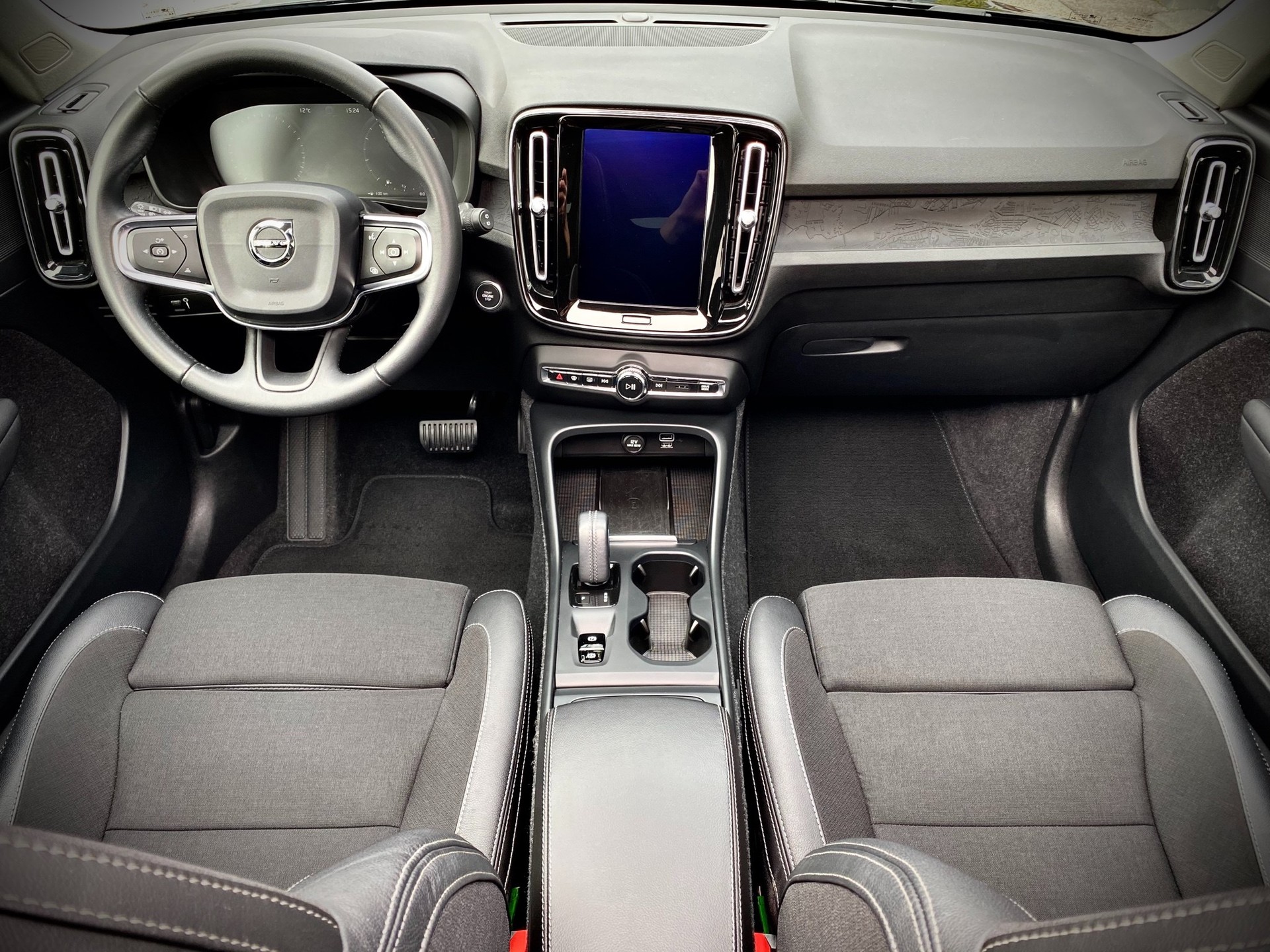 VOLVO XC40 T4 Momentum Geartronic - Véhicule Suisse (CH)-image-8