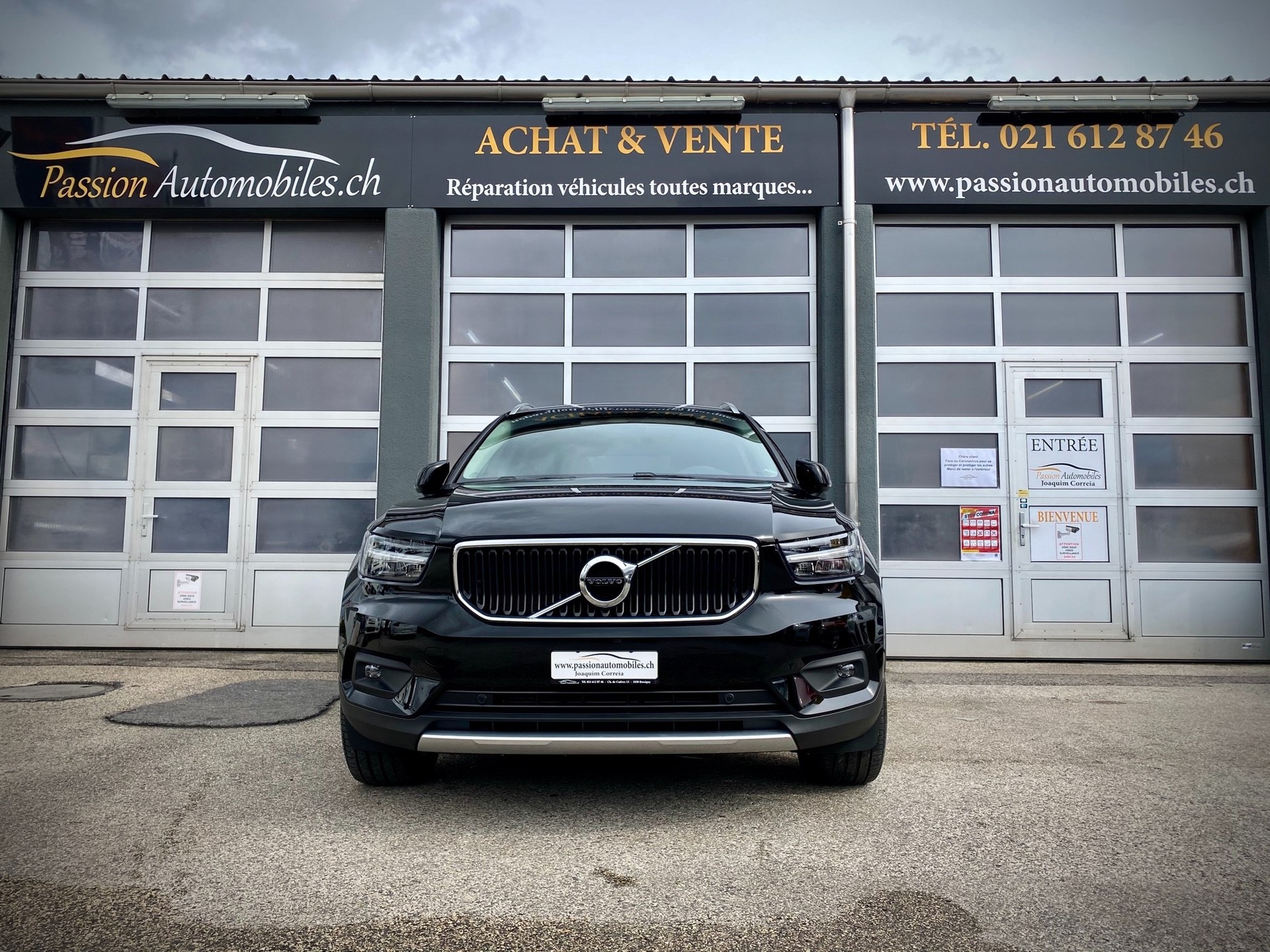 VOLVO XC40 T4 Momentum Geartronic - Véhicule Suisse (CH)-image-1