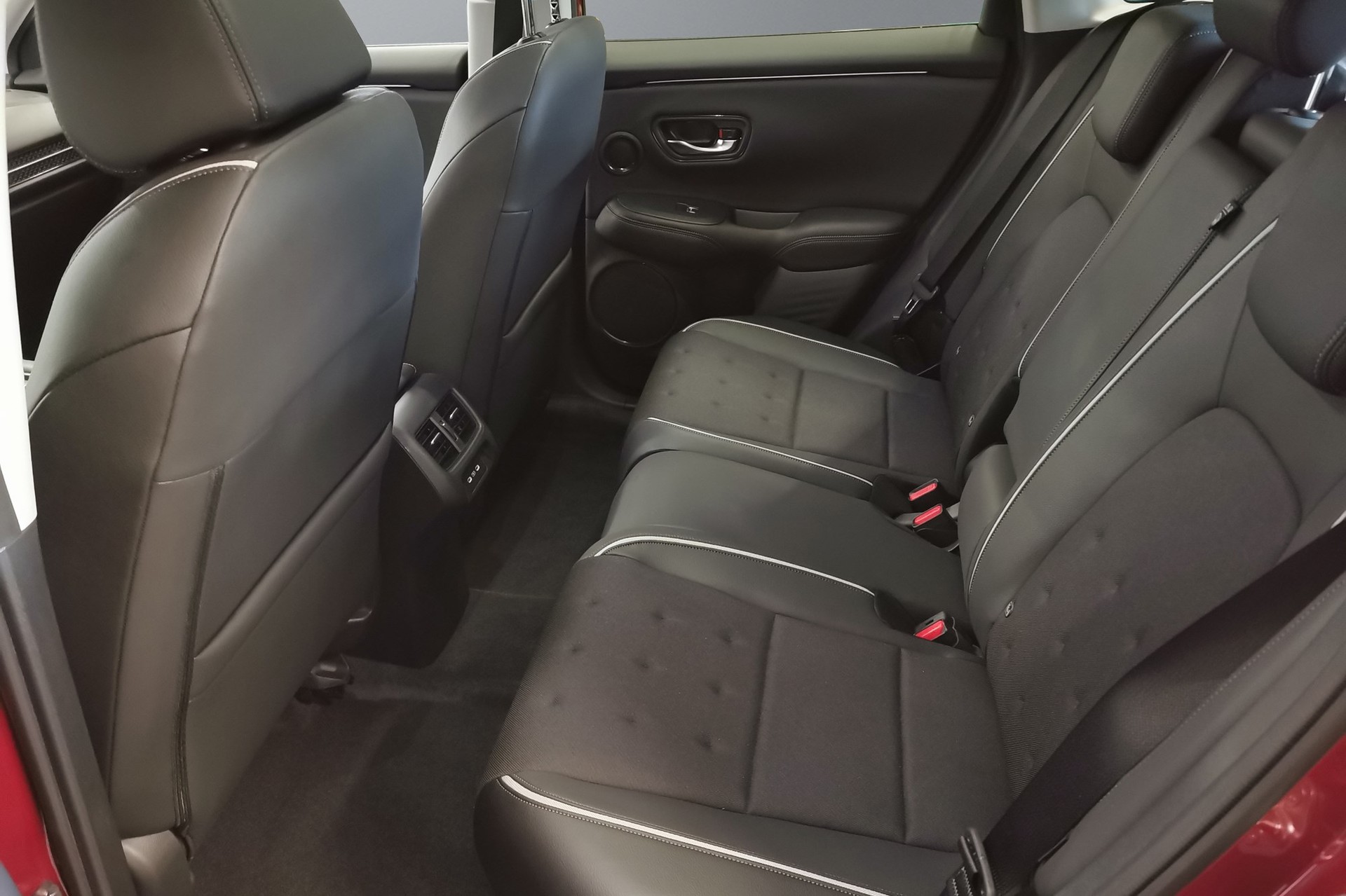HONDA ZR-V 2.0i MMD Hybrid Sport Automatic-image-9