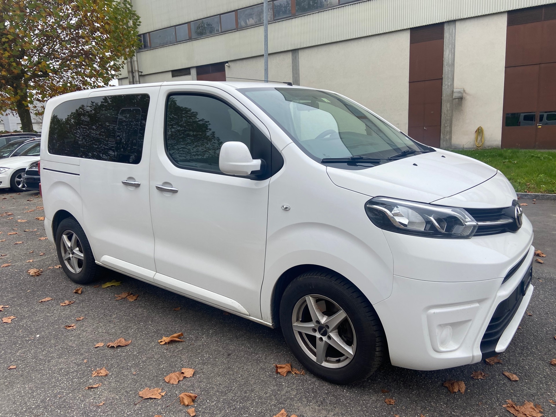 TOYOTA Proace 1.6D Combi L0-showroom-element-2