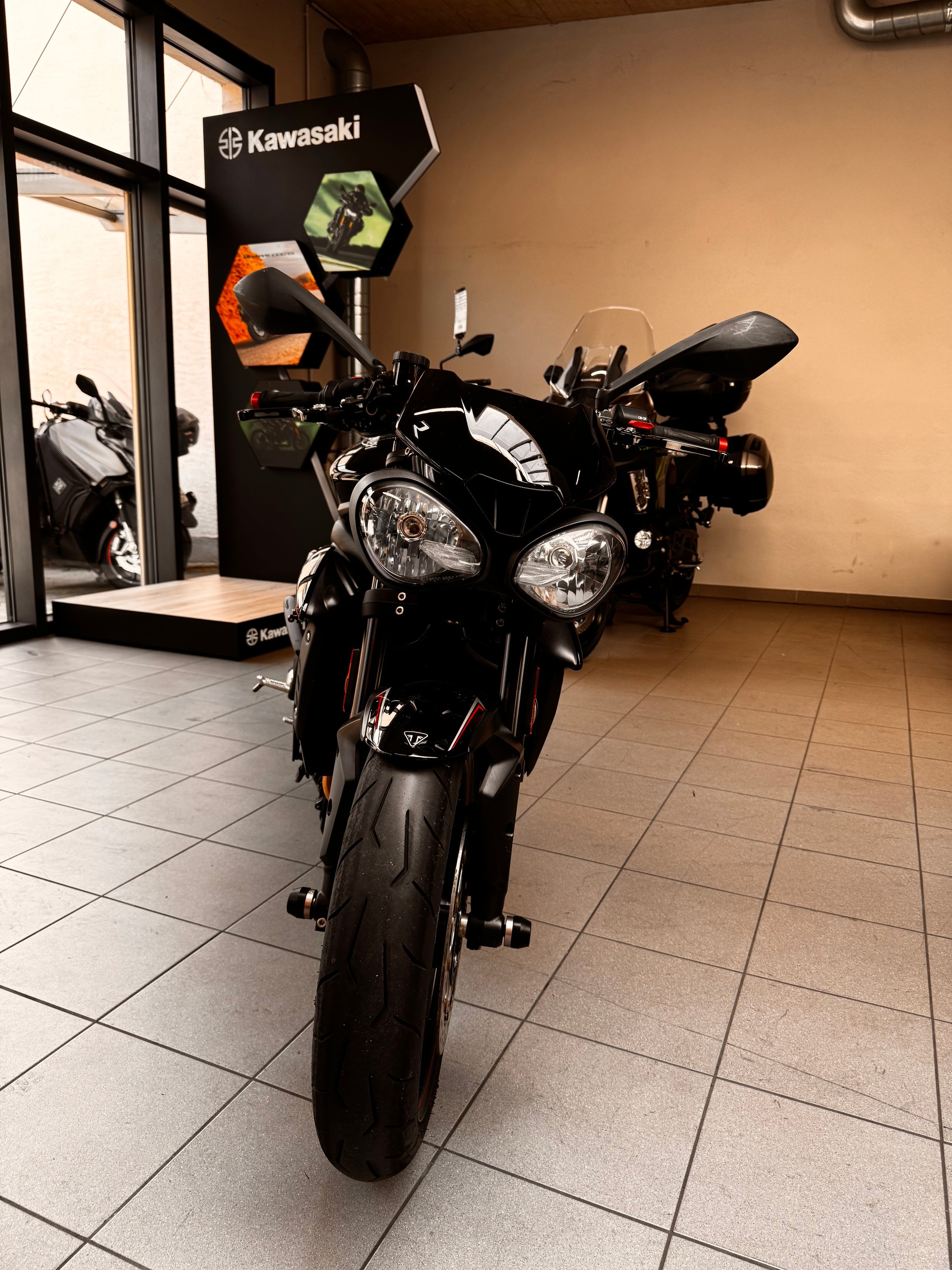 TRIUMPH Street Triple R 765 ABS-image-2