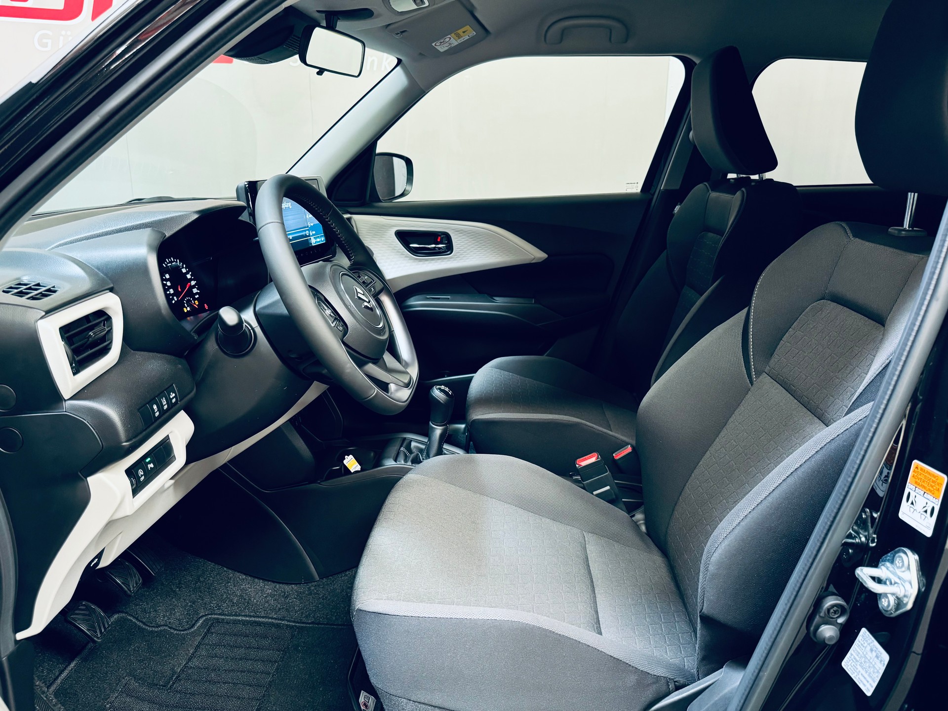 SUZUKI Swift 1.2 Compact+ Hybrid 4x4-image-11
