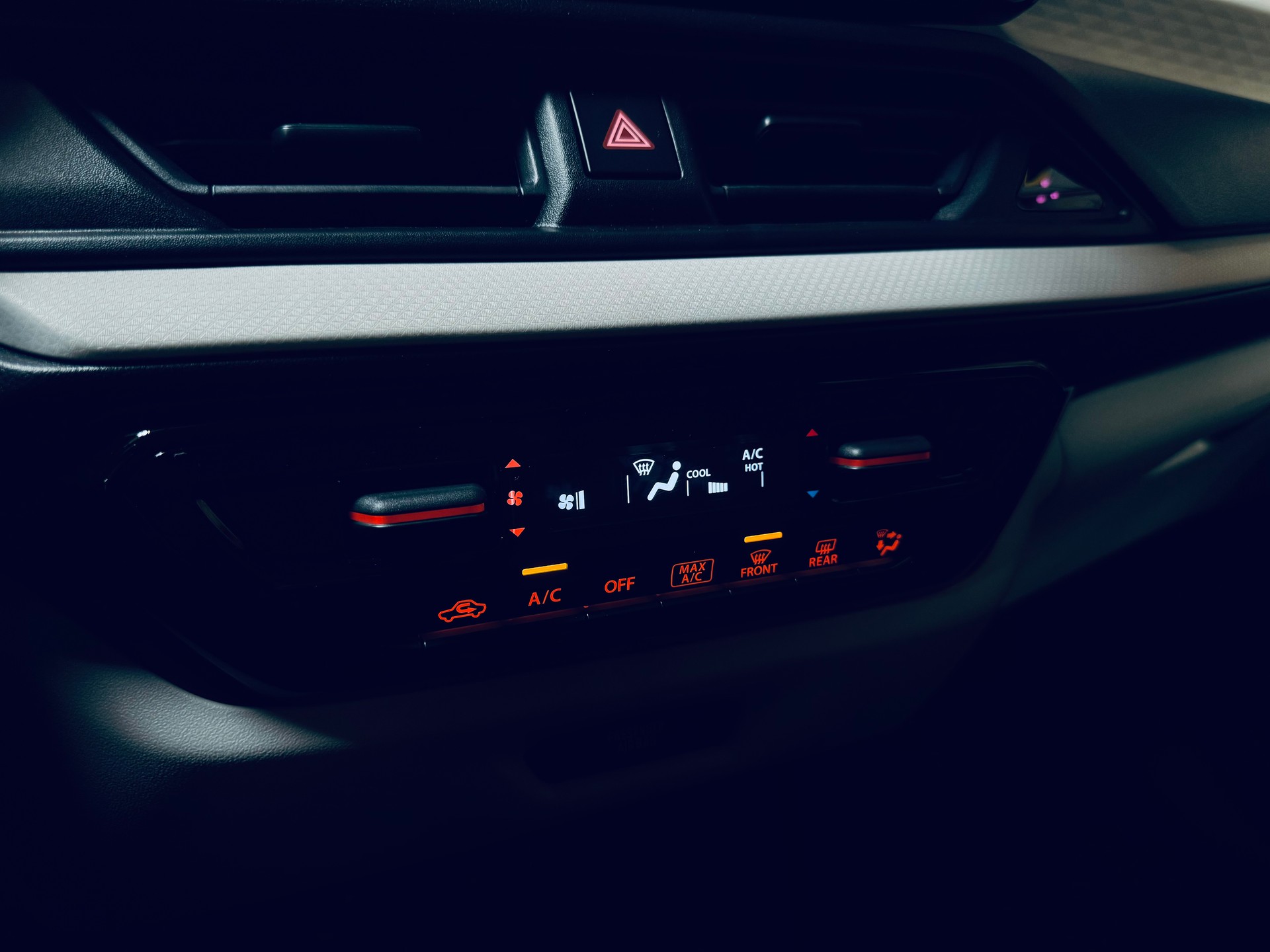 SUZUKI Swift 1.2 Compact+ Hybrid 4x4-image-29