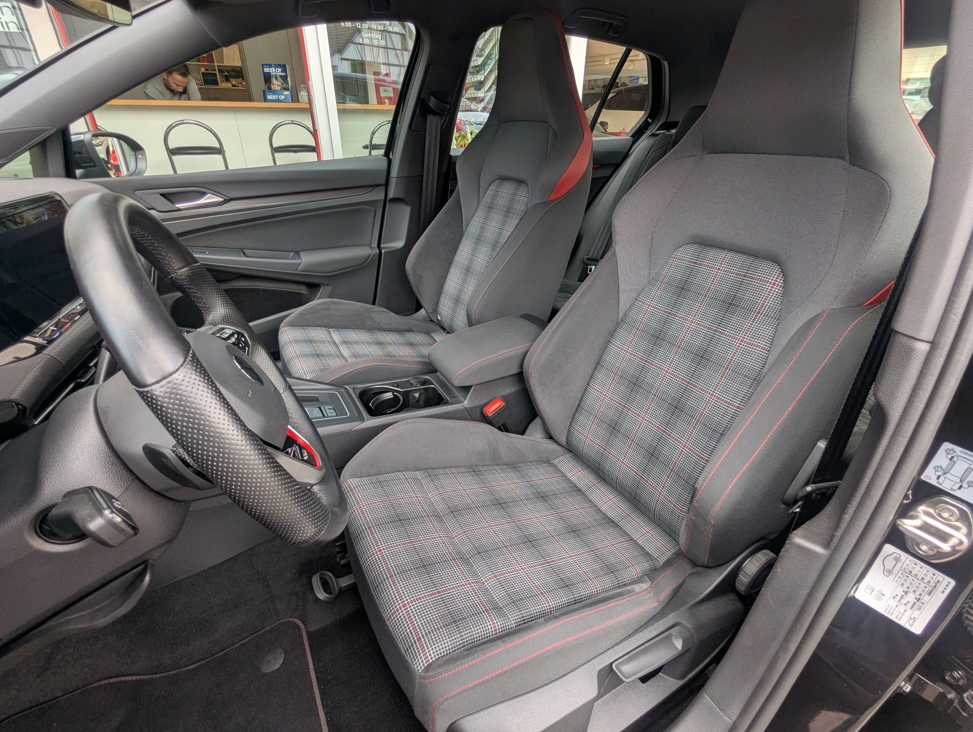 VW Golf 2.0 TSI GTI DSG-image-13