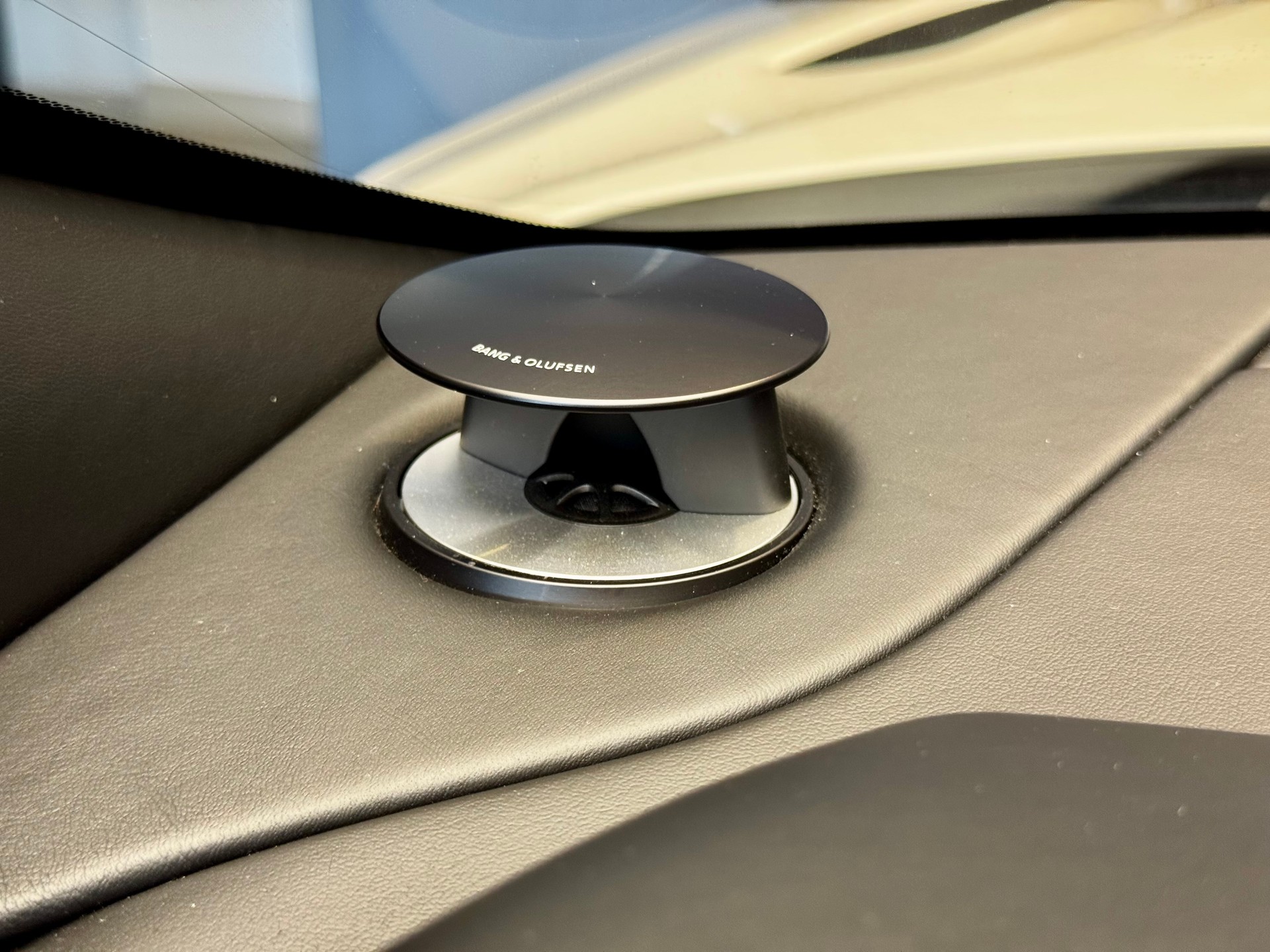 ASTON MARTIN DB11 V8 Volante Touchtronic 3-image-20