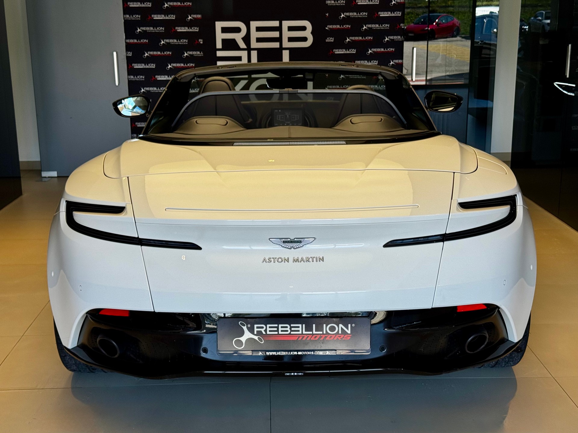 ASTON MARTIN DB11 V8 Volante Touchtronic 3-image-8