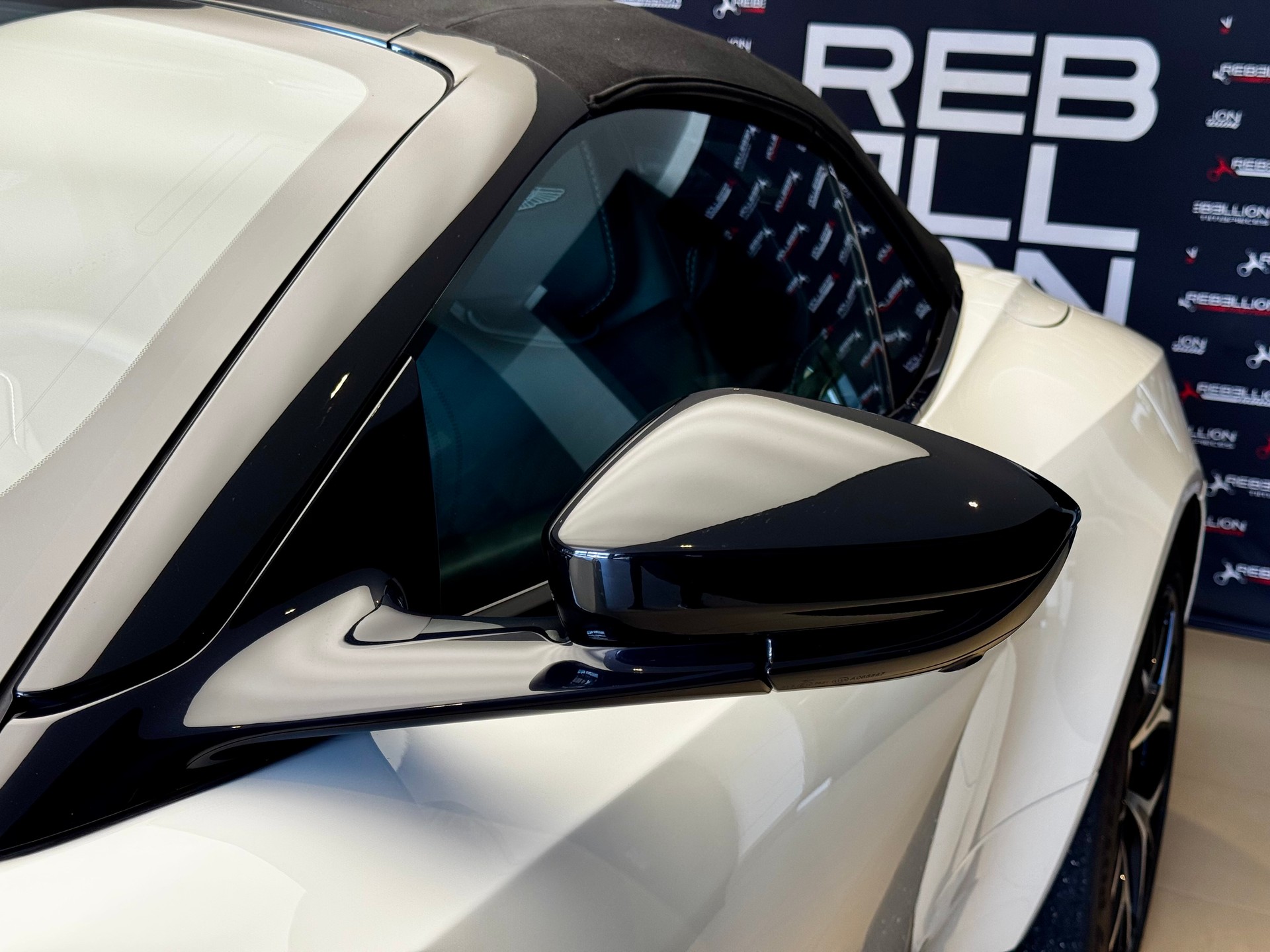 ASTON MARTIN DB11 V8 Volante Touchtronic 3-image-12