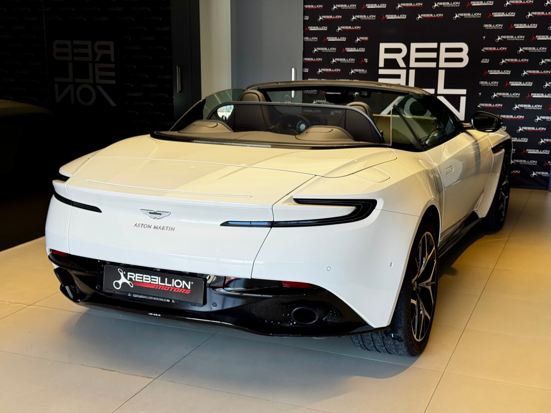ASTON MARTIN DB11 V8 Volante Touchtronic 3-image-7
