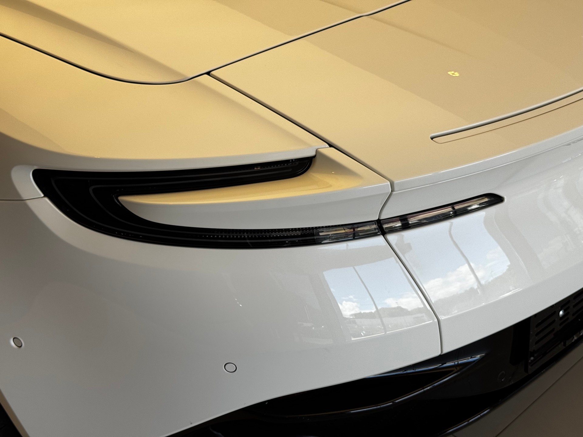 ASTON MARTIN DB11 V8 Volante Touchtronic 3-image-13