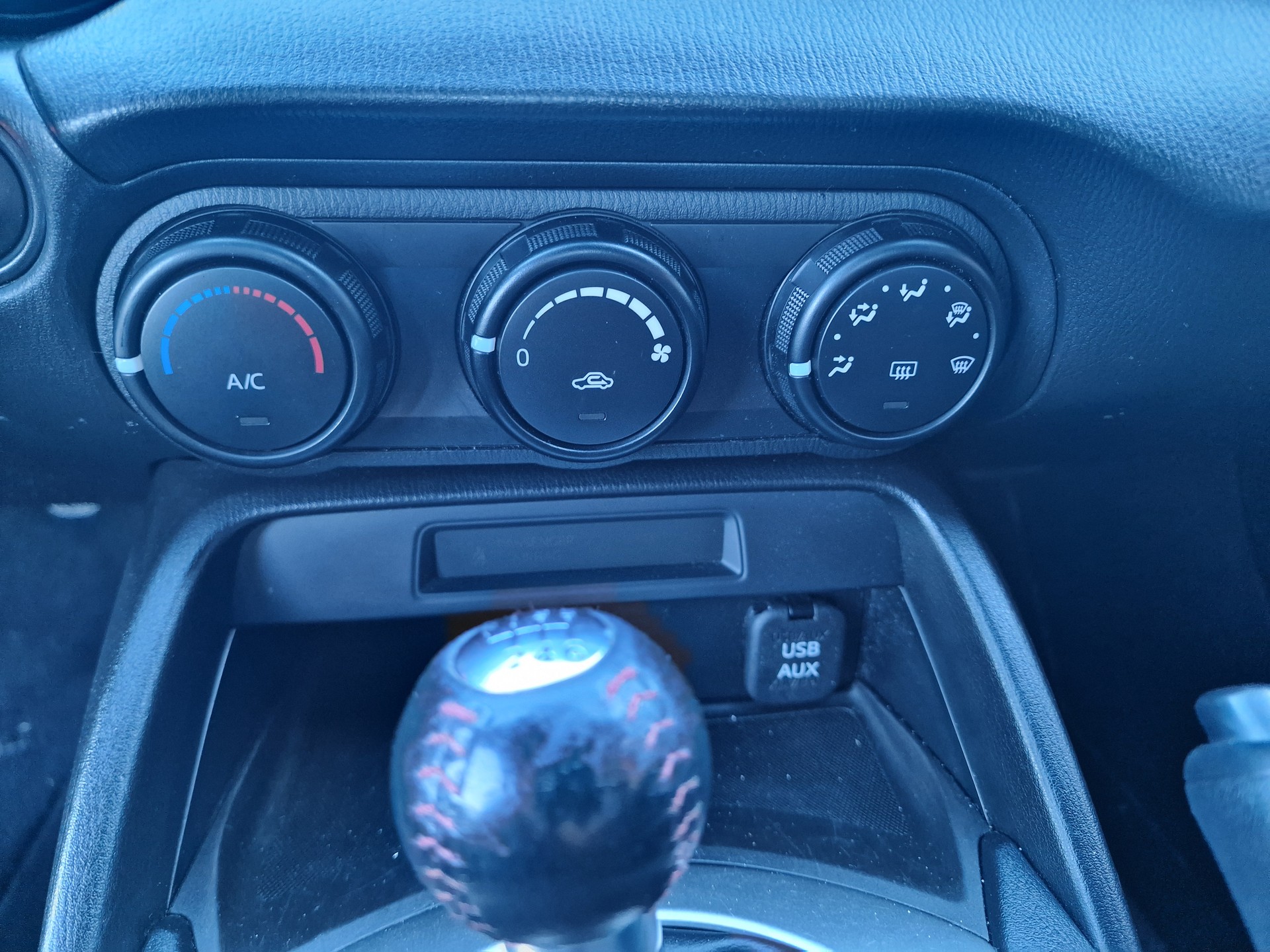 MAZDA MX-5 SKYACTIV-G 132 Challenge hellsilber met. 24Mt Gara-image-15