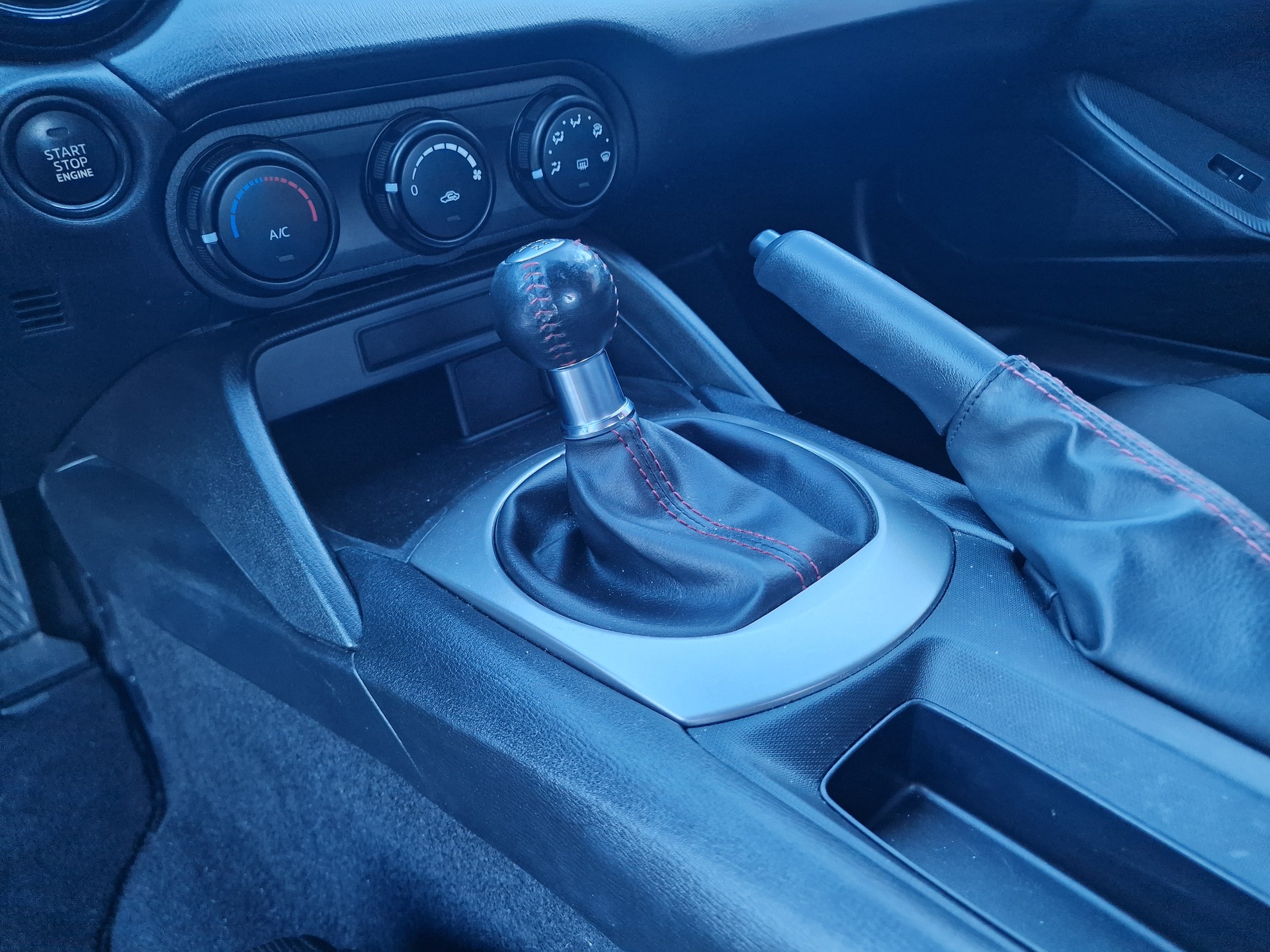 MAZDA MX-5 SKYACTIV-G 132 Challenge hellsilber met. 24Mt Gara-image-13