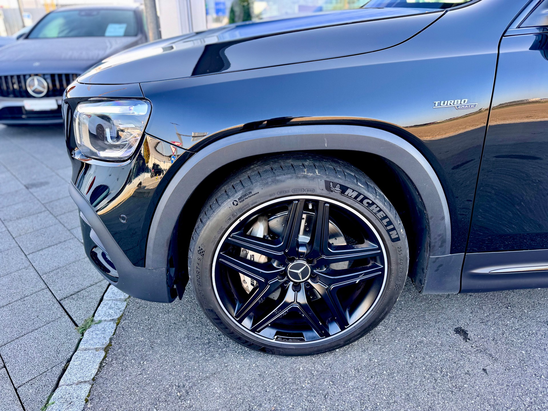 MERCEDES-BENZ GLB 35 AMG 4Matic 8G-Tronic-image-4