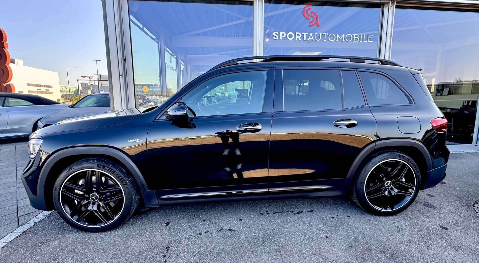 MERCEDES-BENZ GLB 35 AMG 4Matic 8G-Tronic-showroom-element-3