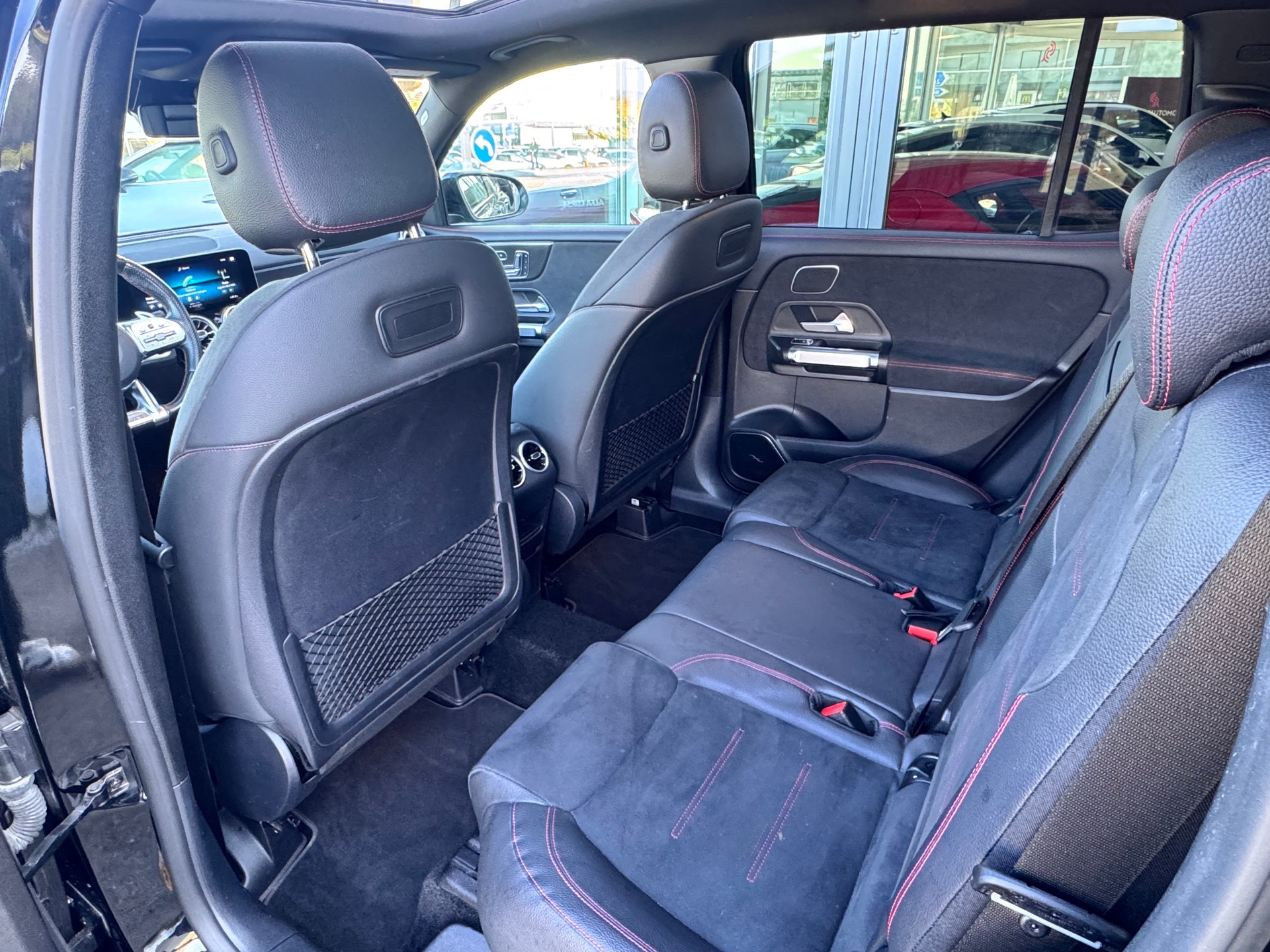 MERCEDES-BENZ GLB 35 AMG 4Matic 8G-Tronic-image-7