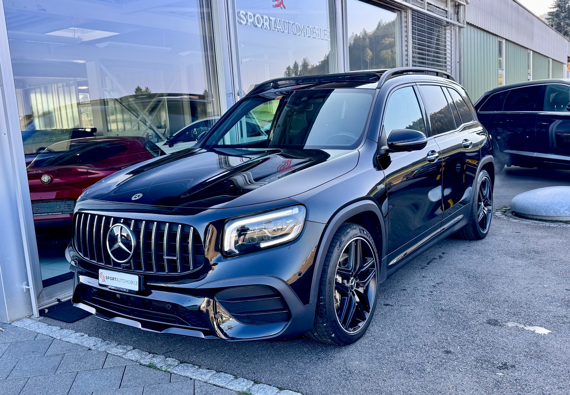 MERCEDES-BENZ GLB 35 AMG 4Matic 8G-Tronic-showroom-element-1