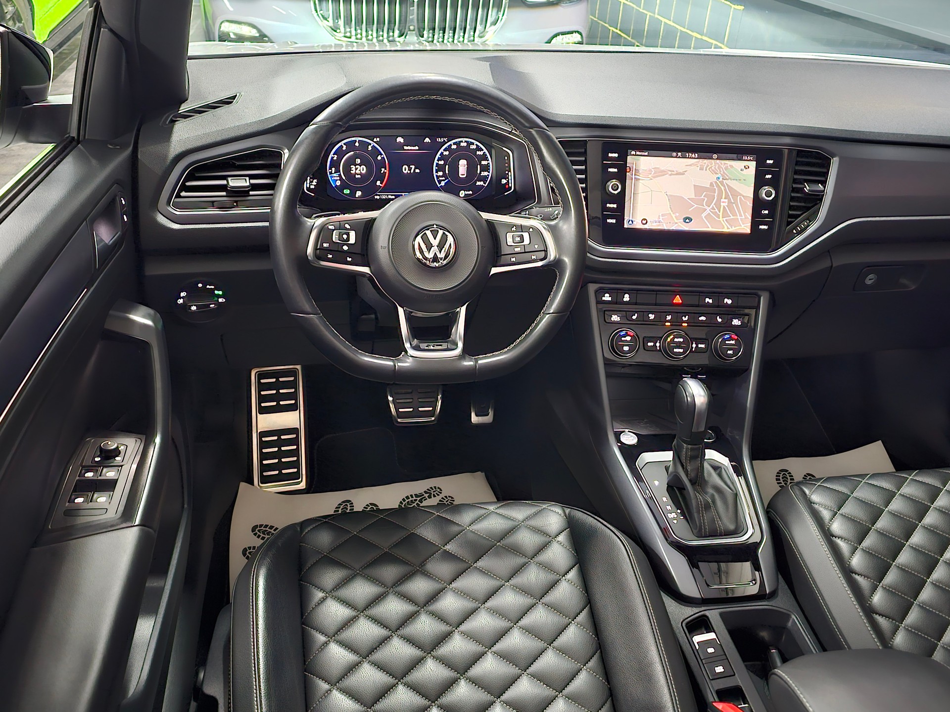 VW T-Roc Cabriolet 1.5 TSI EVO R-Line DSG-image-11