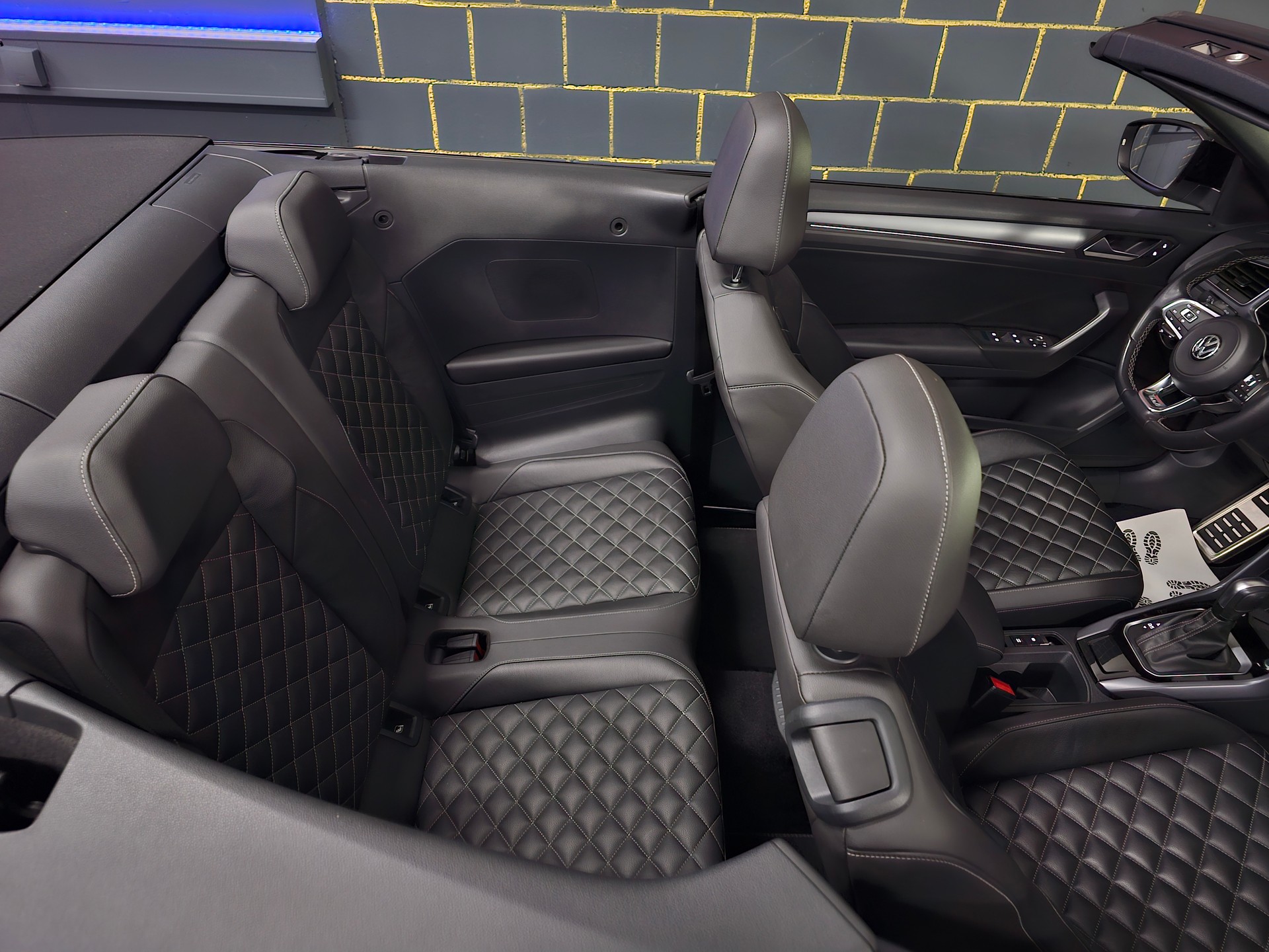 VW T-Roc Cabriolet 1.5 TSI EVO R-Line DSG-image-12