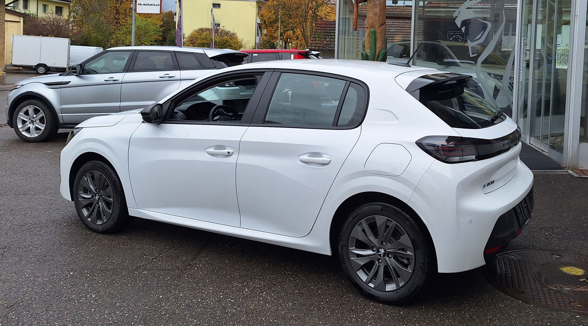 PEUGEOT e-208 Spirit II Automat-image-9