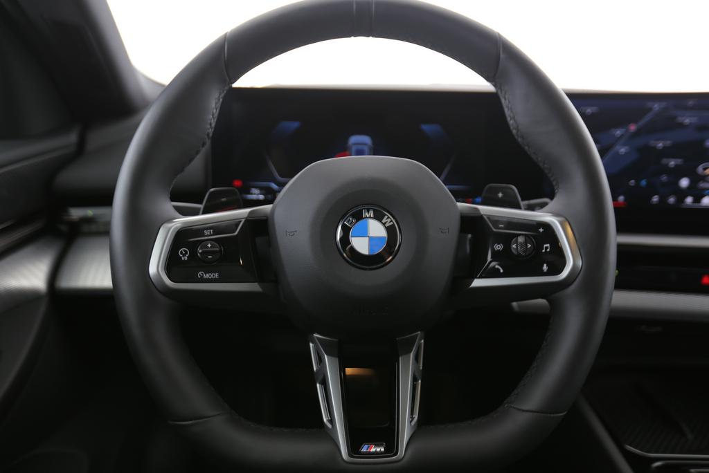 BMW 520d xDrive Touring-image-5
