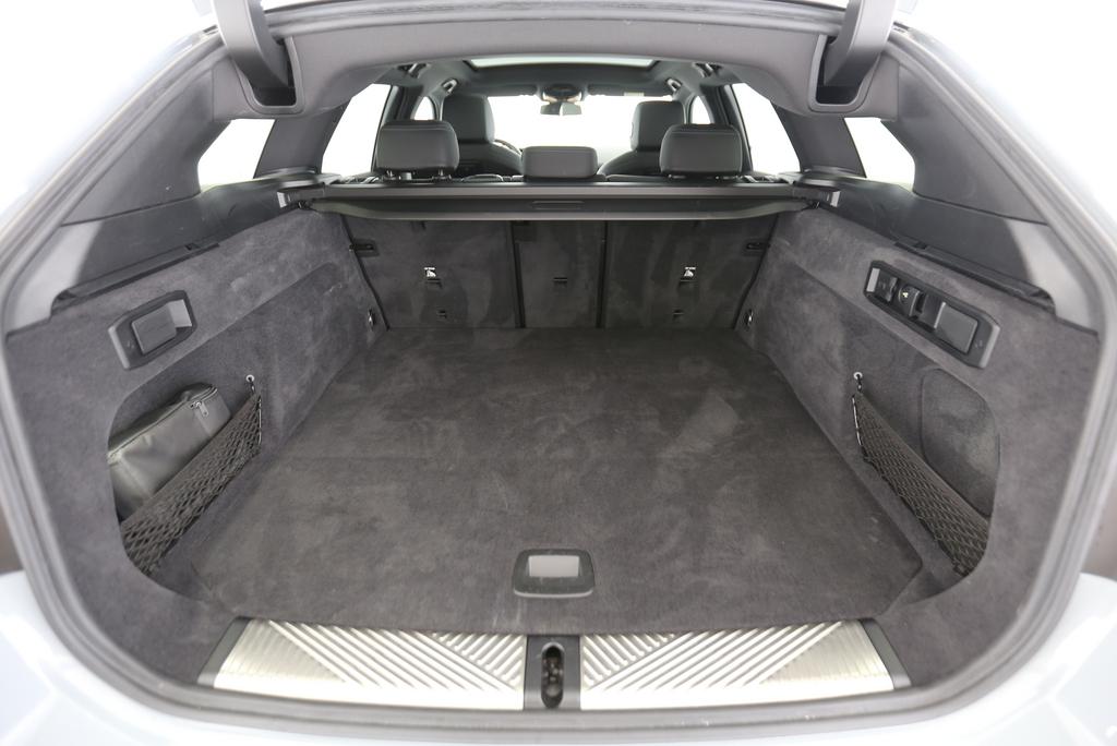 BMW 520d xDrive Touring-image-17