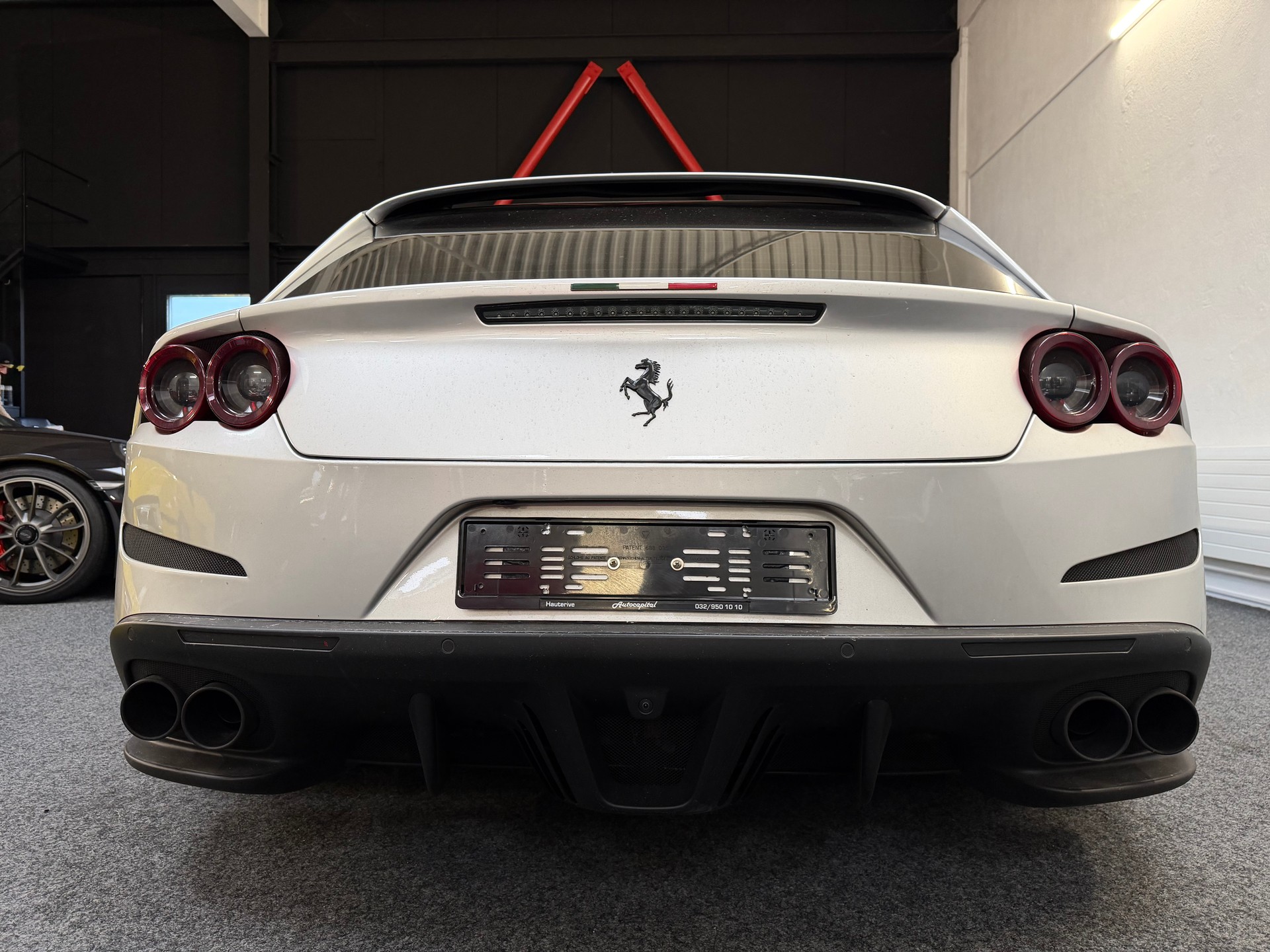 FERRARI GTC 4 Lusso-showroom-element-3