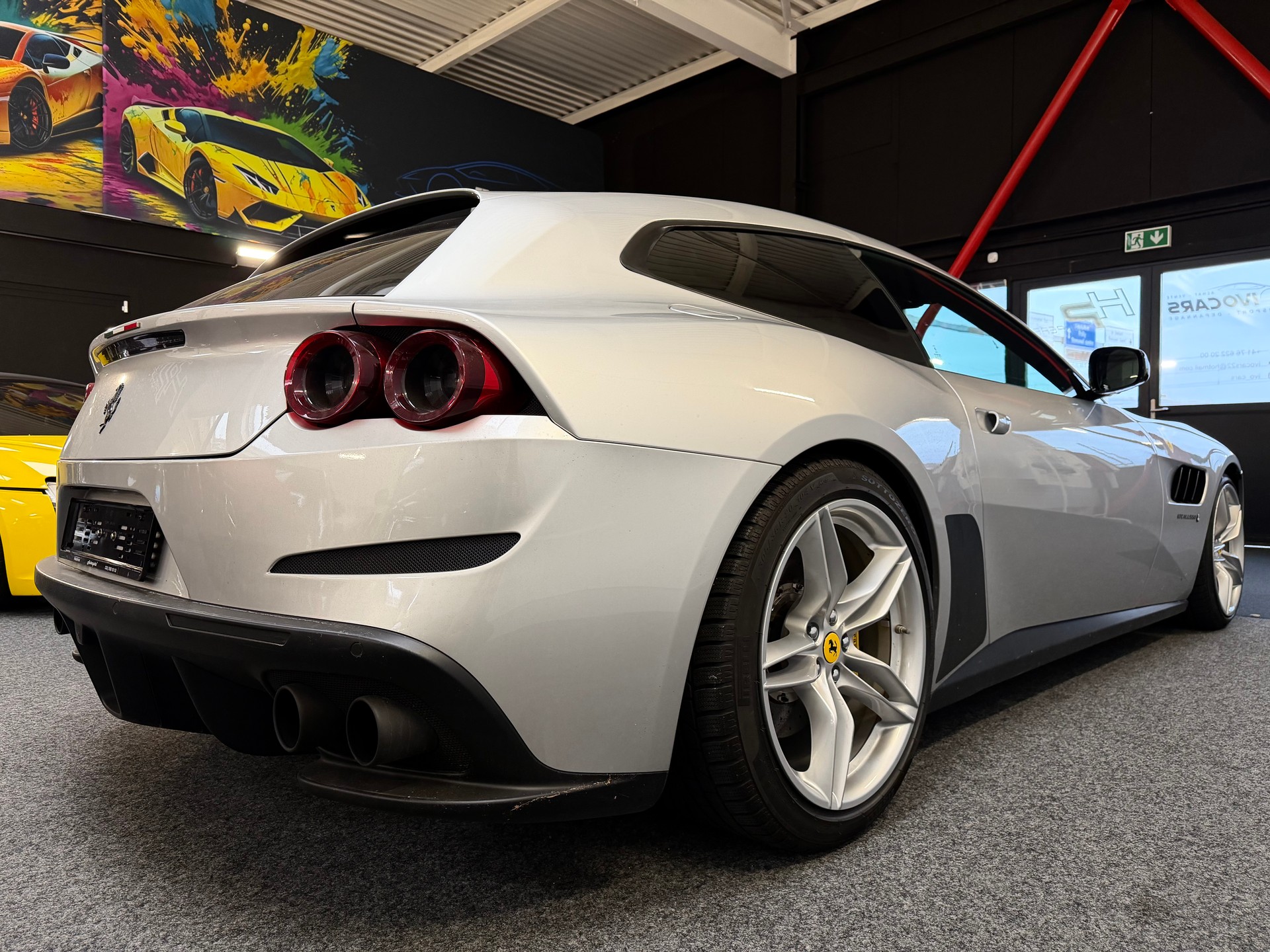 FERRARI GTC 4 Lusso-showroom-element-2