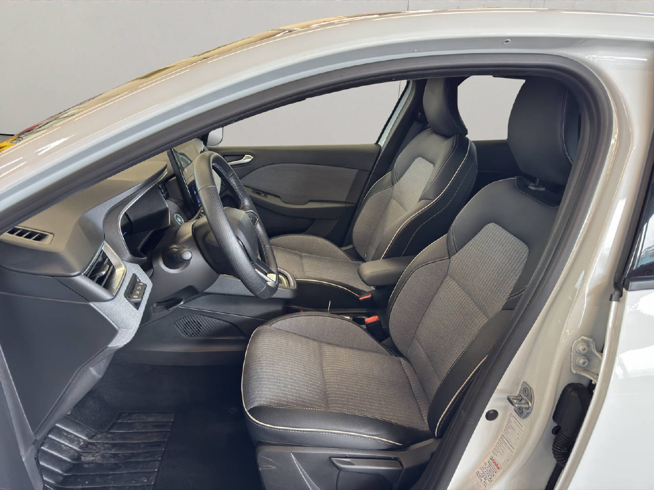 RENAULT Clio 1.6 E-Tech techno-image-4