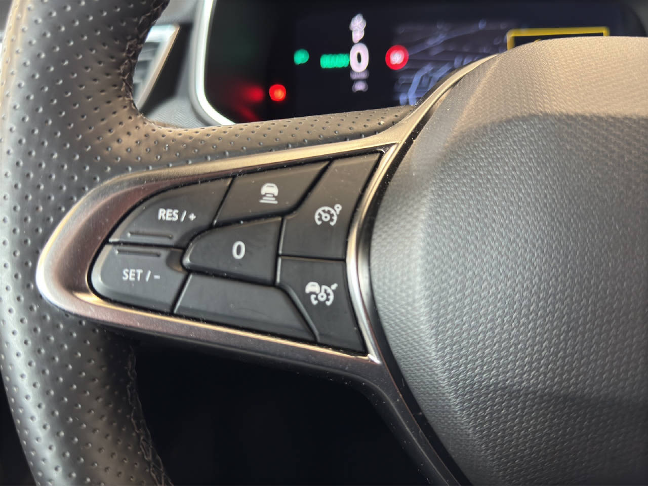 RENAULT Clio 1.6 E-Tech techno-image-8