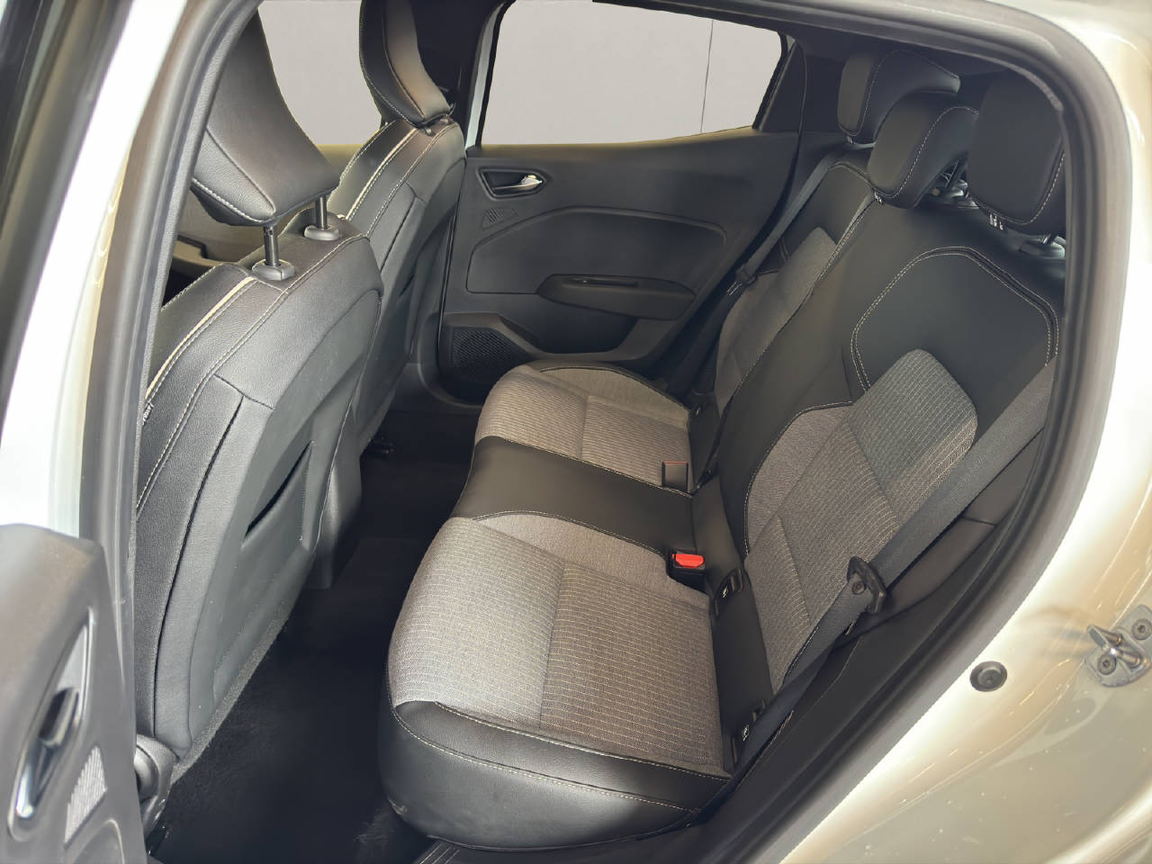 RENAULT Clio 1.6 E-Tech techno-image-5