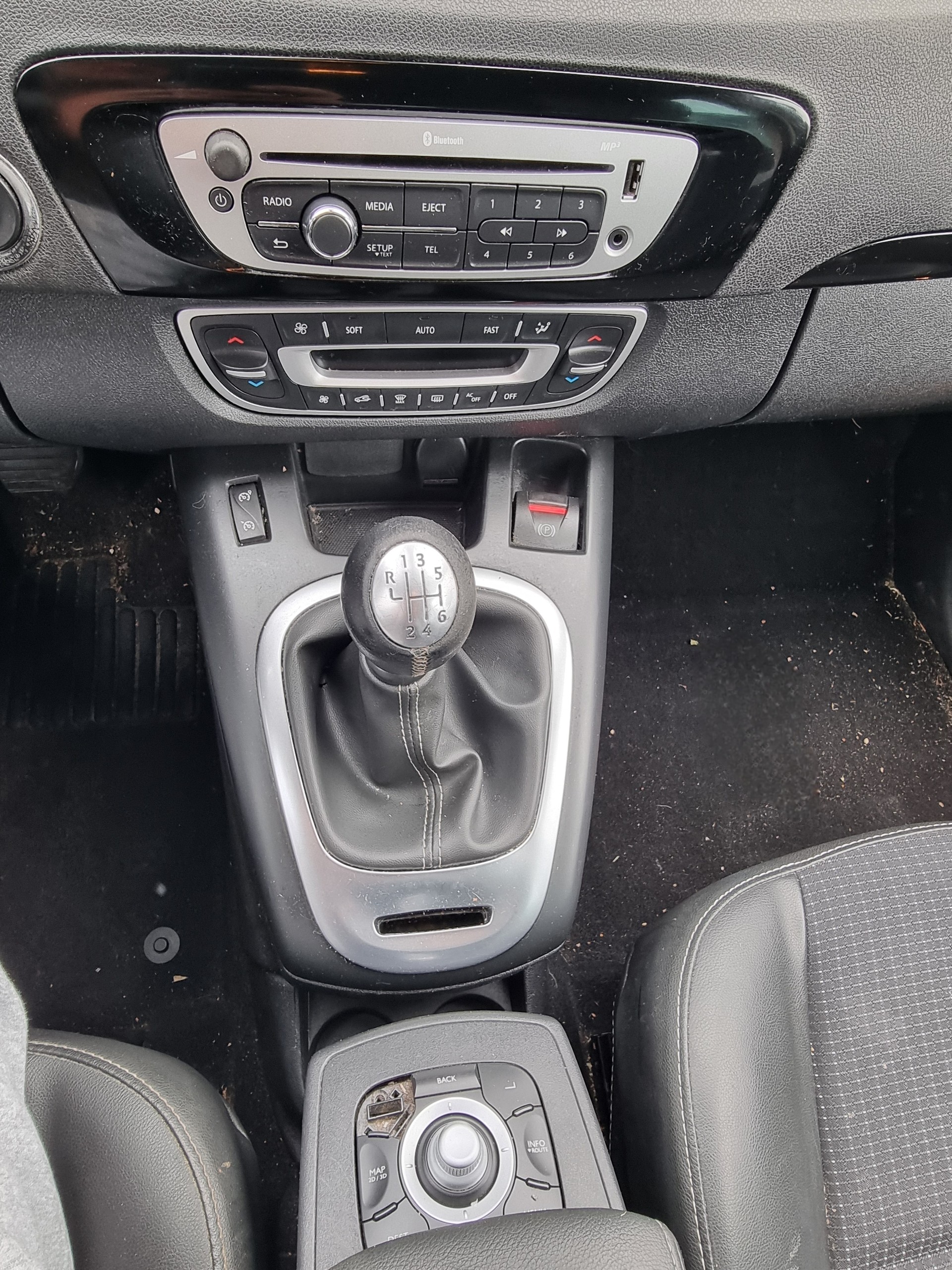 RENAULT Grand Scénic 1.6 dCi Swiss Edition-image-15