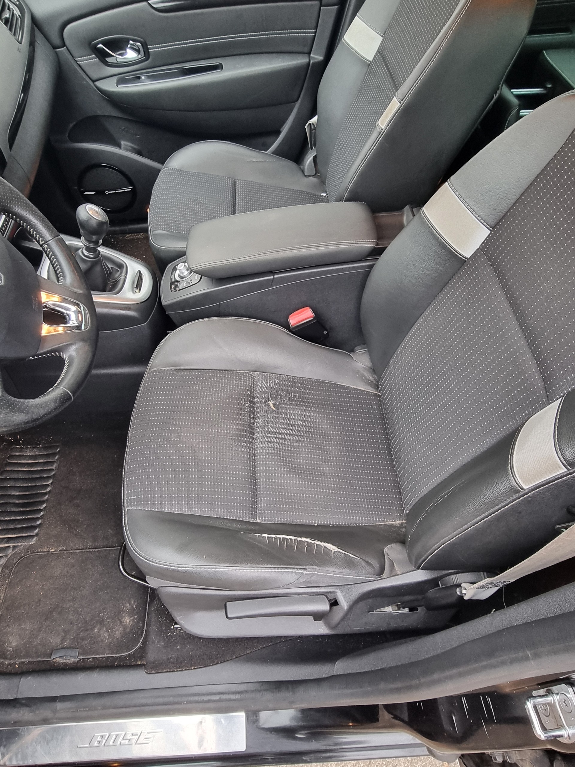 RENAULT Grand Scénic 1.6 dCi Swiss Edition-image-13