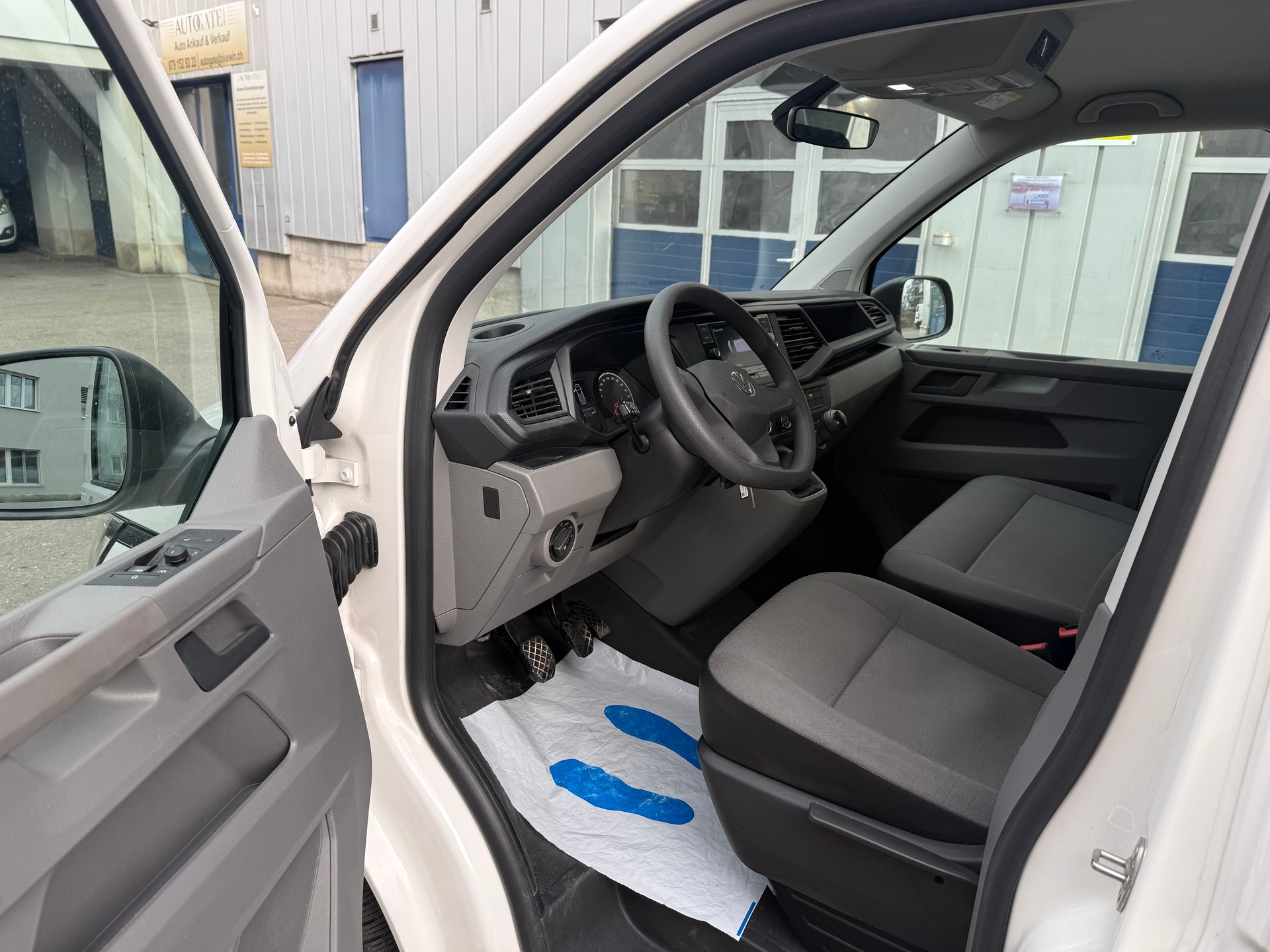VW T6.1 2.0 TDI Entry-image-12