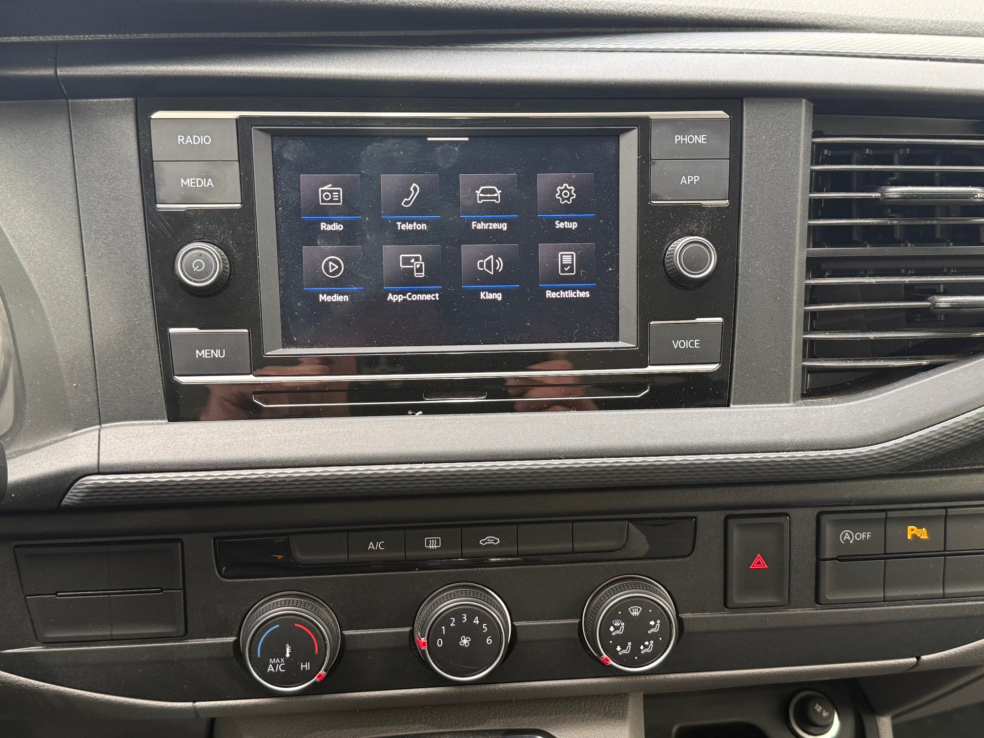 VW T6.1 2.0 TDI Entry-image-13
