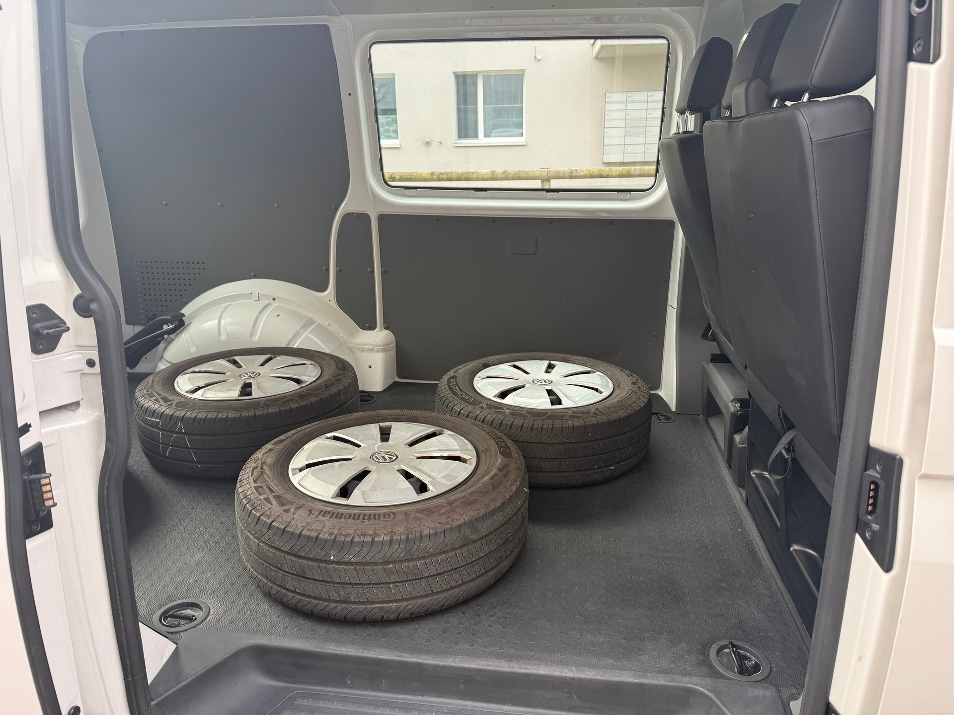 VW T6.1 2.0 TDI Entry-image-9