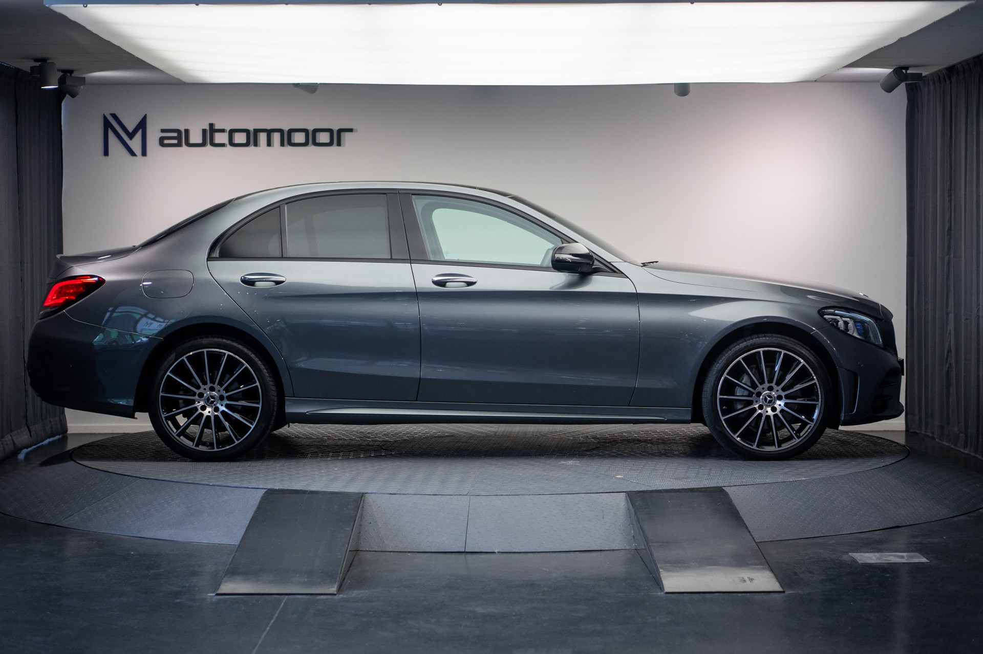 MERCEDES-BENZ C 200 Swiss Star AMG Line 4Matic 9G-Tronic-showroom-element-3
