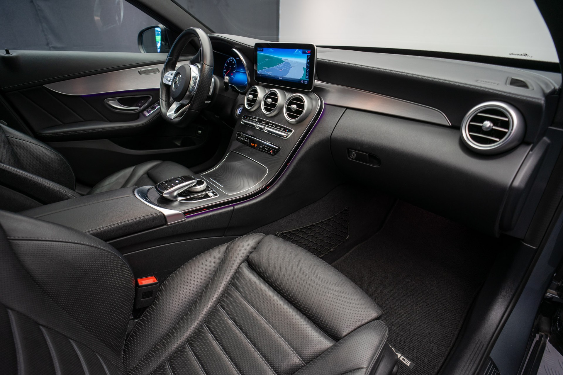MERCEDES-BENZ C 200 Swiss Star AMG Line 4Matic 9G-Tronic-image-14