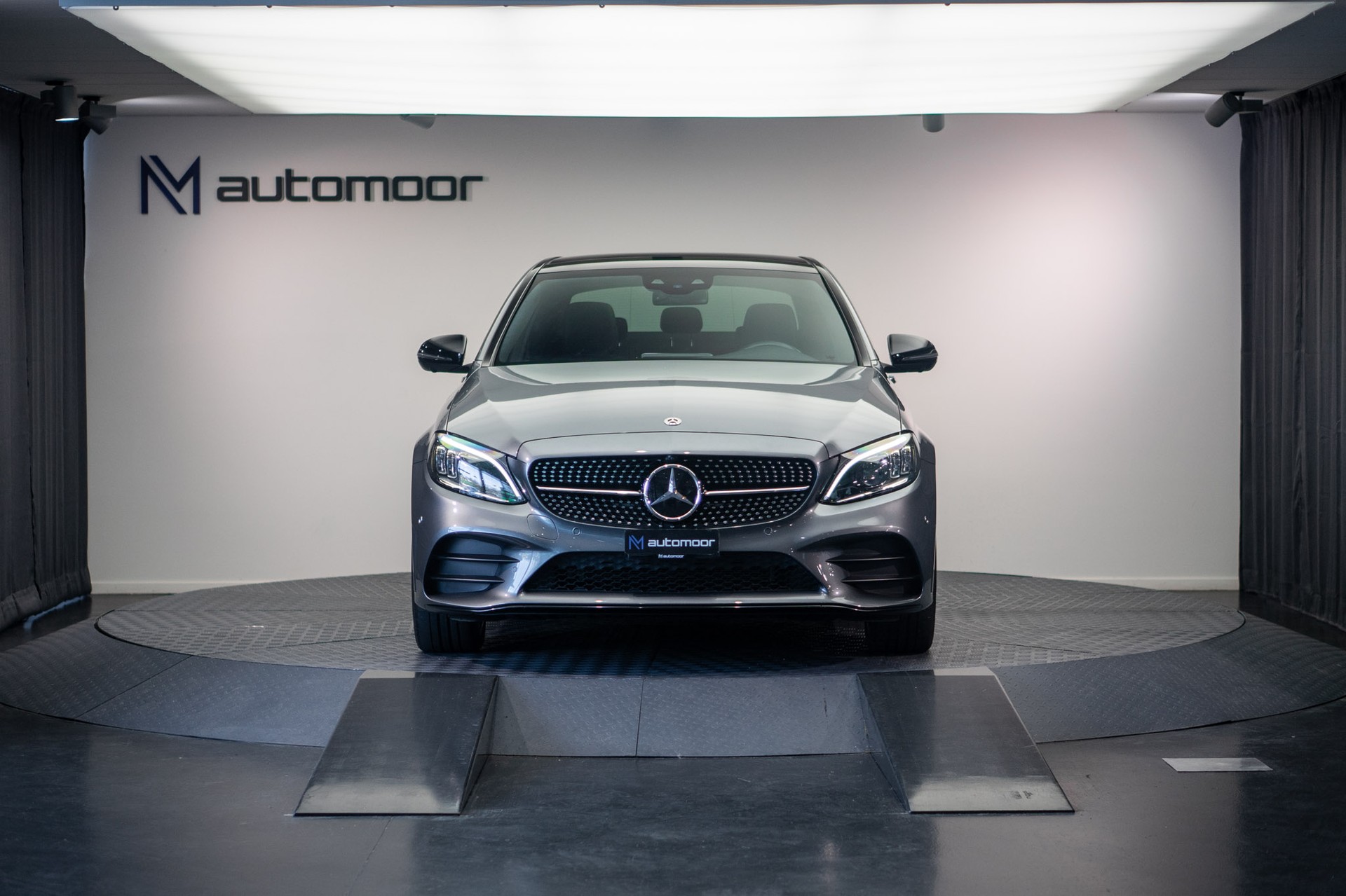 MERCEDES-BENZ C 200 Swiss Star AMG Line 4Matic 9G-Tronic-showroom-element-1