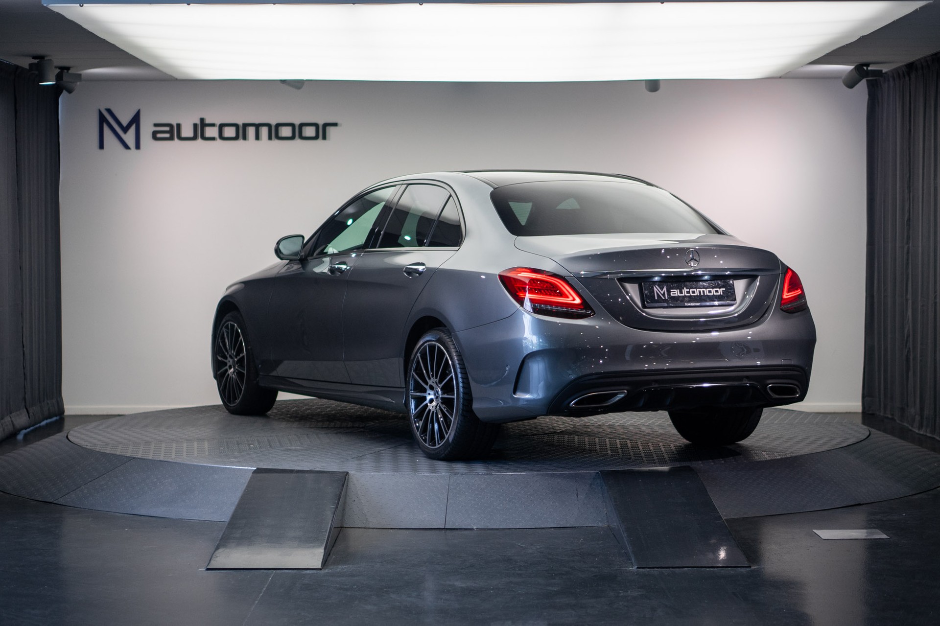 MERCEDES-BENZ C 200 Swiss Star AMG Line 4Matic 9G-Tronic-image-6