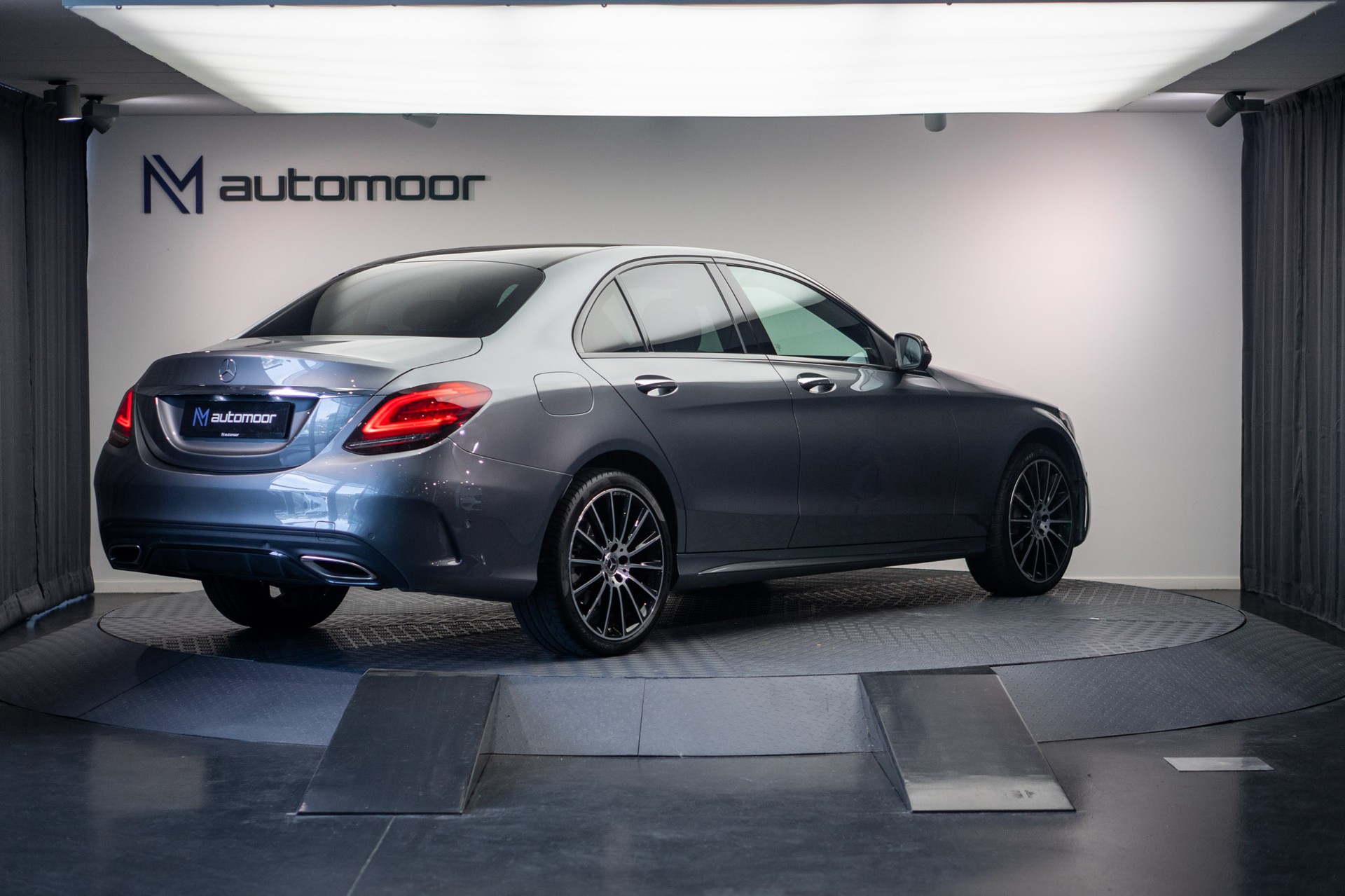 MERCEDES-BENZ C 200 Swiss Star AMG Line 4Matic 9G-Tronic-image-4