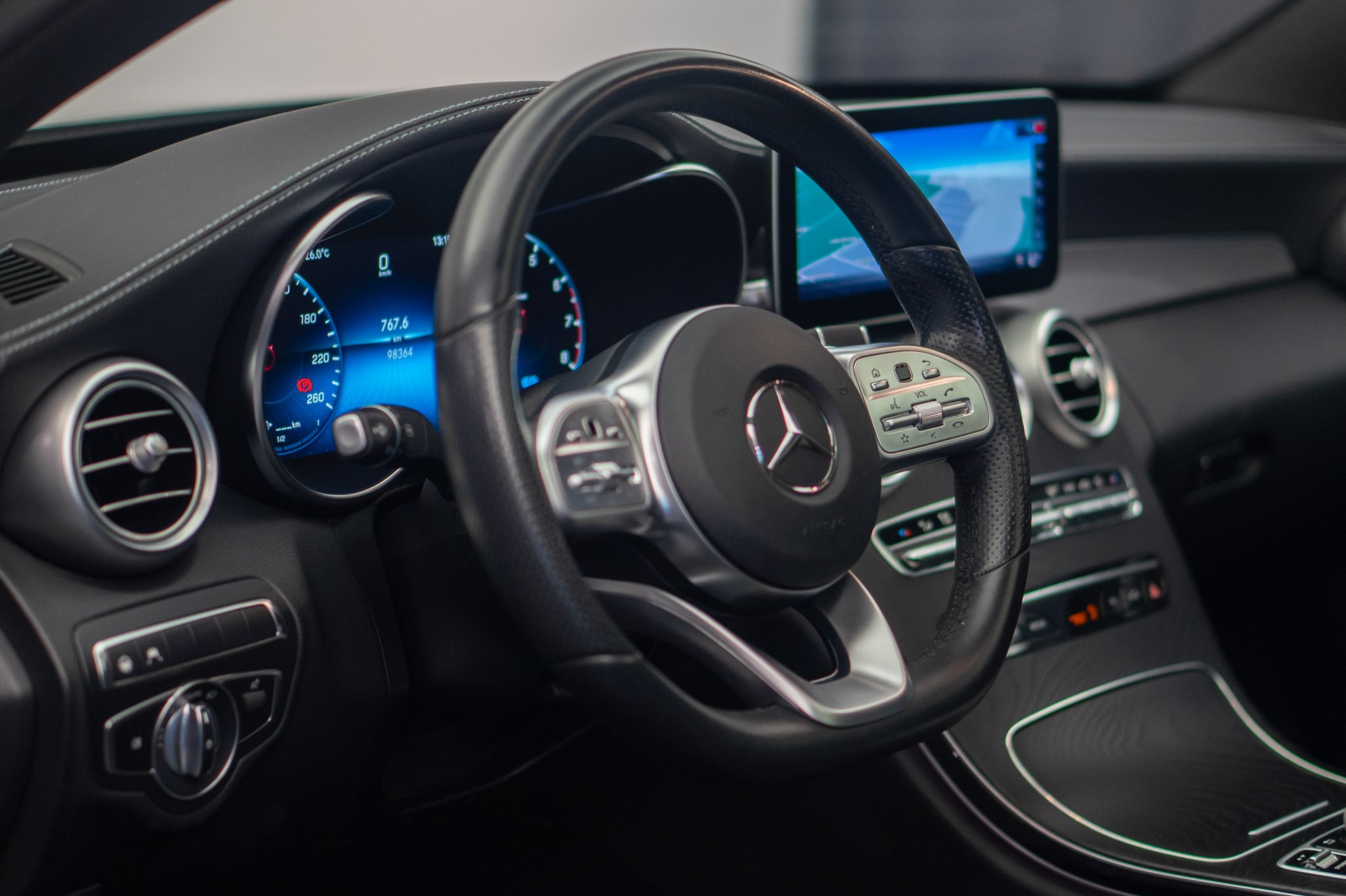 MERCEDES-BENZ C 200 Swiss Star AMG Line 4Matic 9G-Tronic-image-23