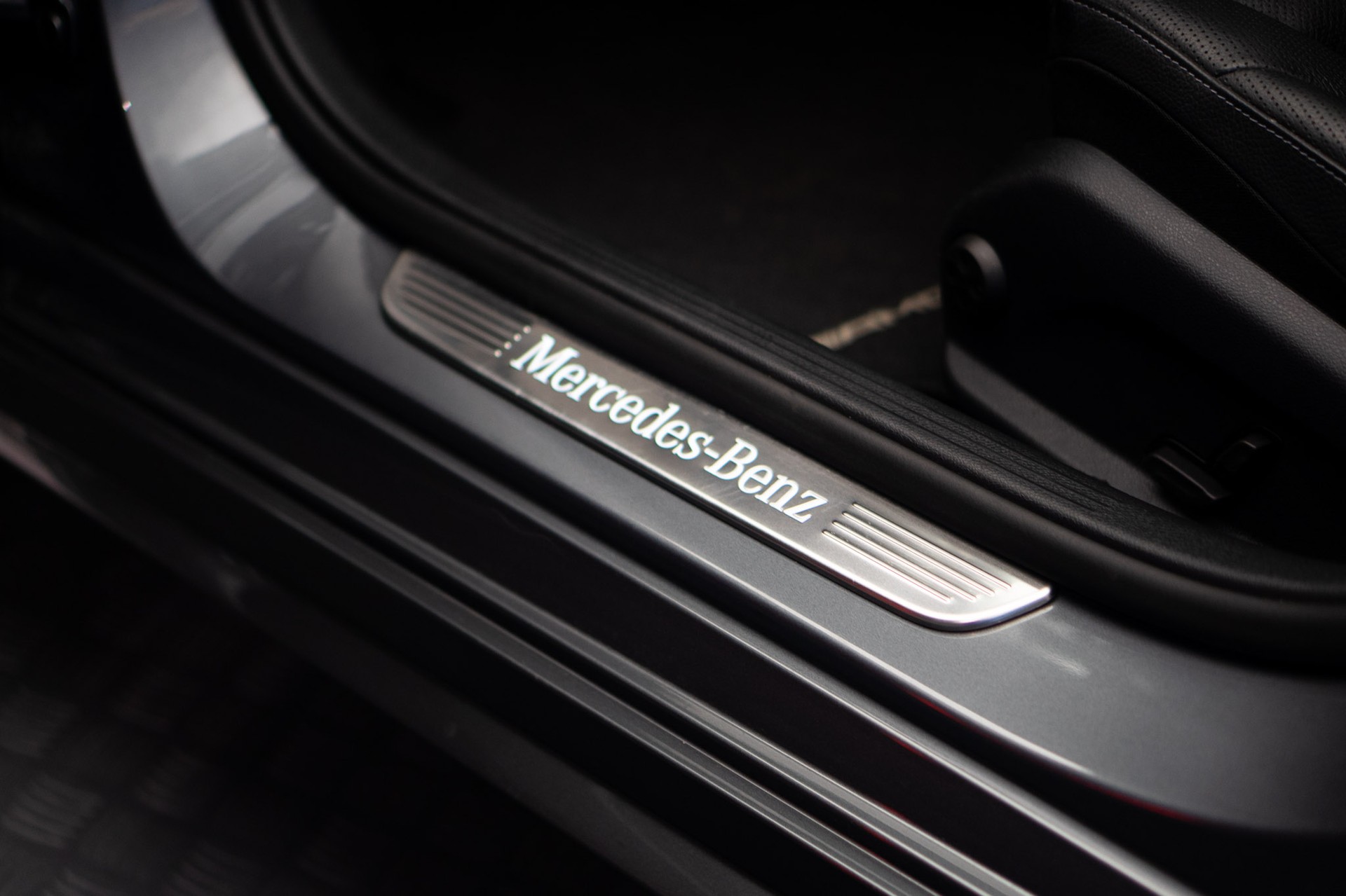 MERCEDES-BENZ C 200 Swiss Star AMG Line 4Matic 9G-Tronic-image-22