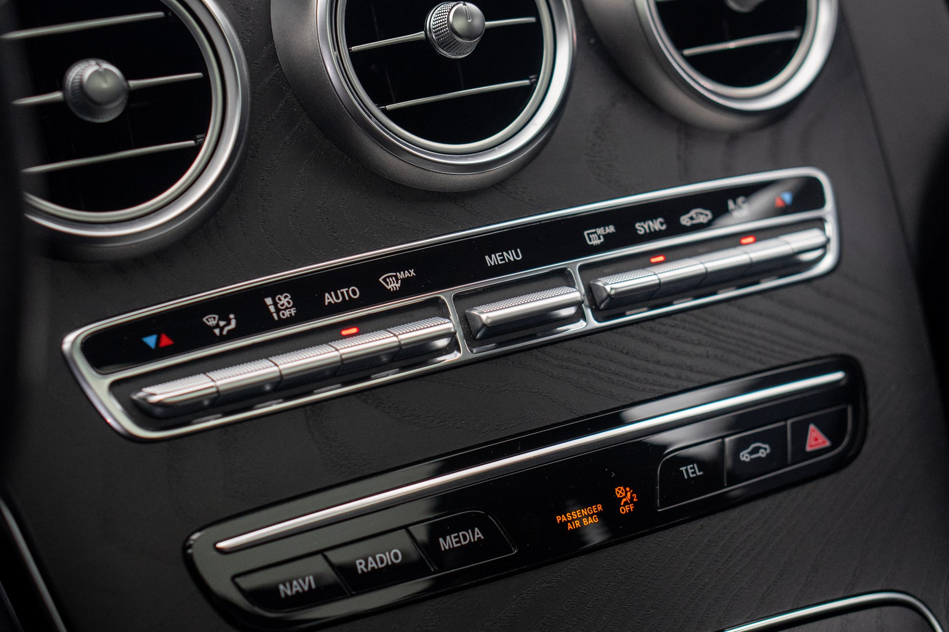 MERCEDES-BENZ C 200 Swiss Star AMG Line 4Matic 9G-Tronic-image-25