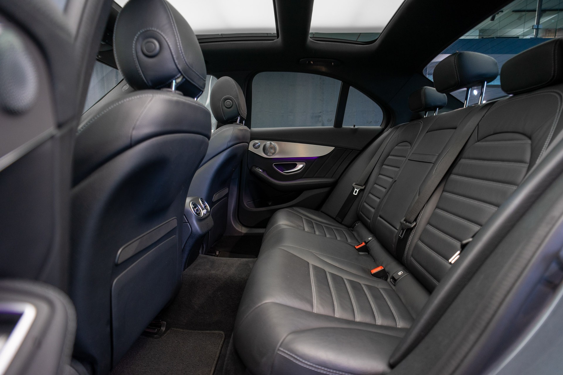 MERCEDES-BENZ C 200 Swiss Star AMG Line 4Matic 9G-Tronic-image-17