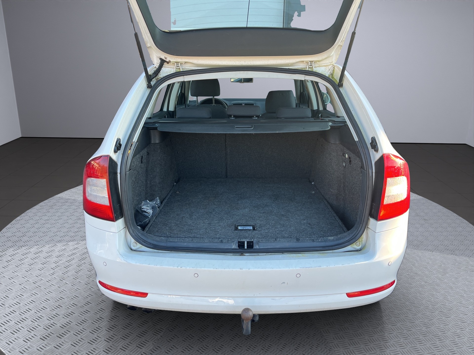 SKODA Octavia Combi 2.0 TDI Ambition 4x4 DSG-image-16