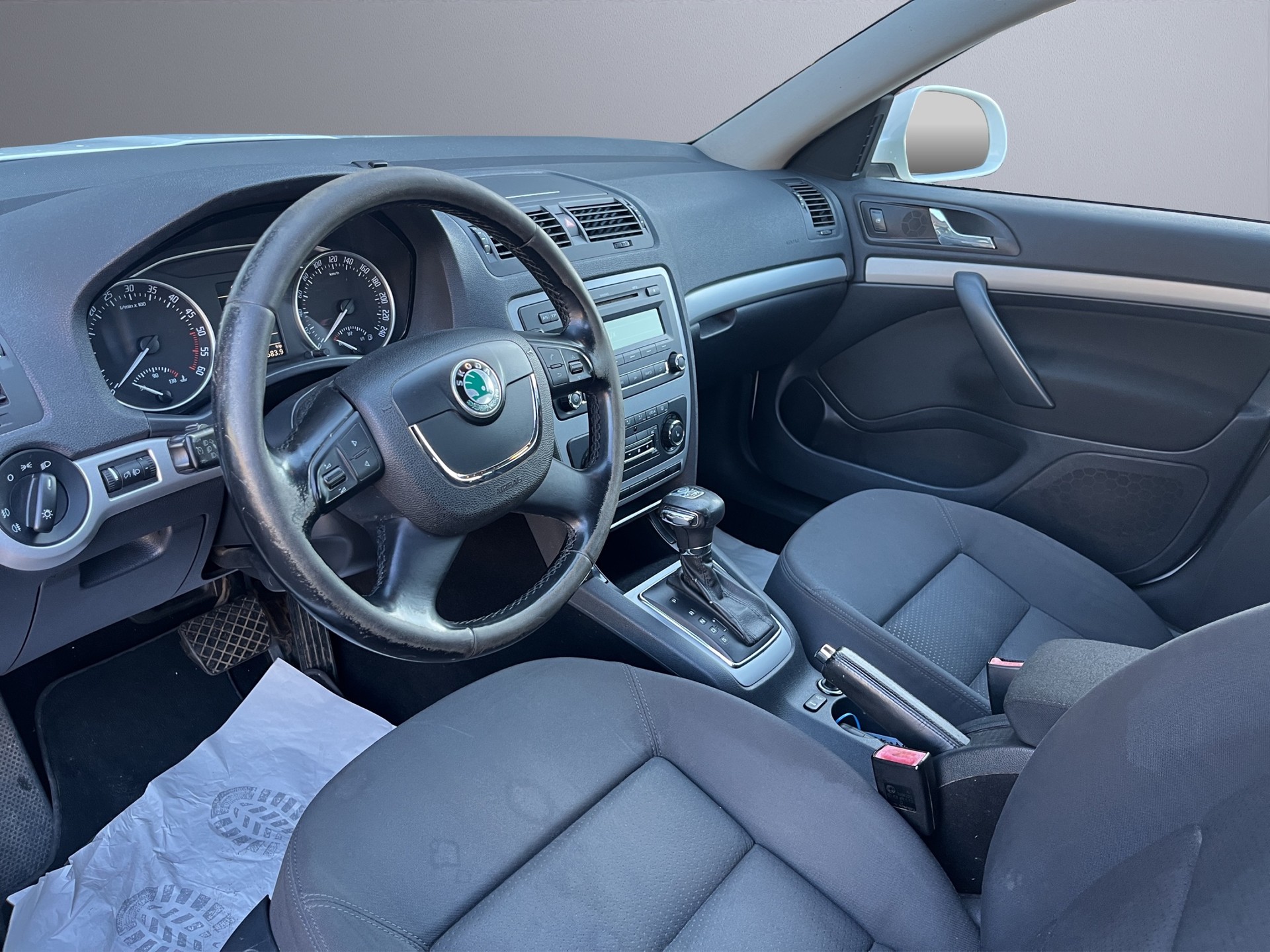 SKODA Octavia Combi 2.0 TDI Ambition 4x4 DSG-image-8